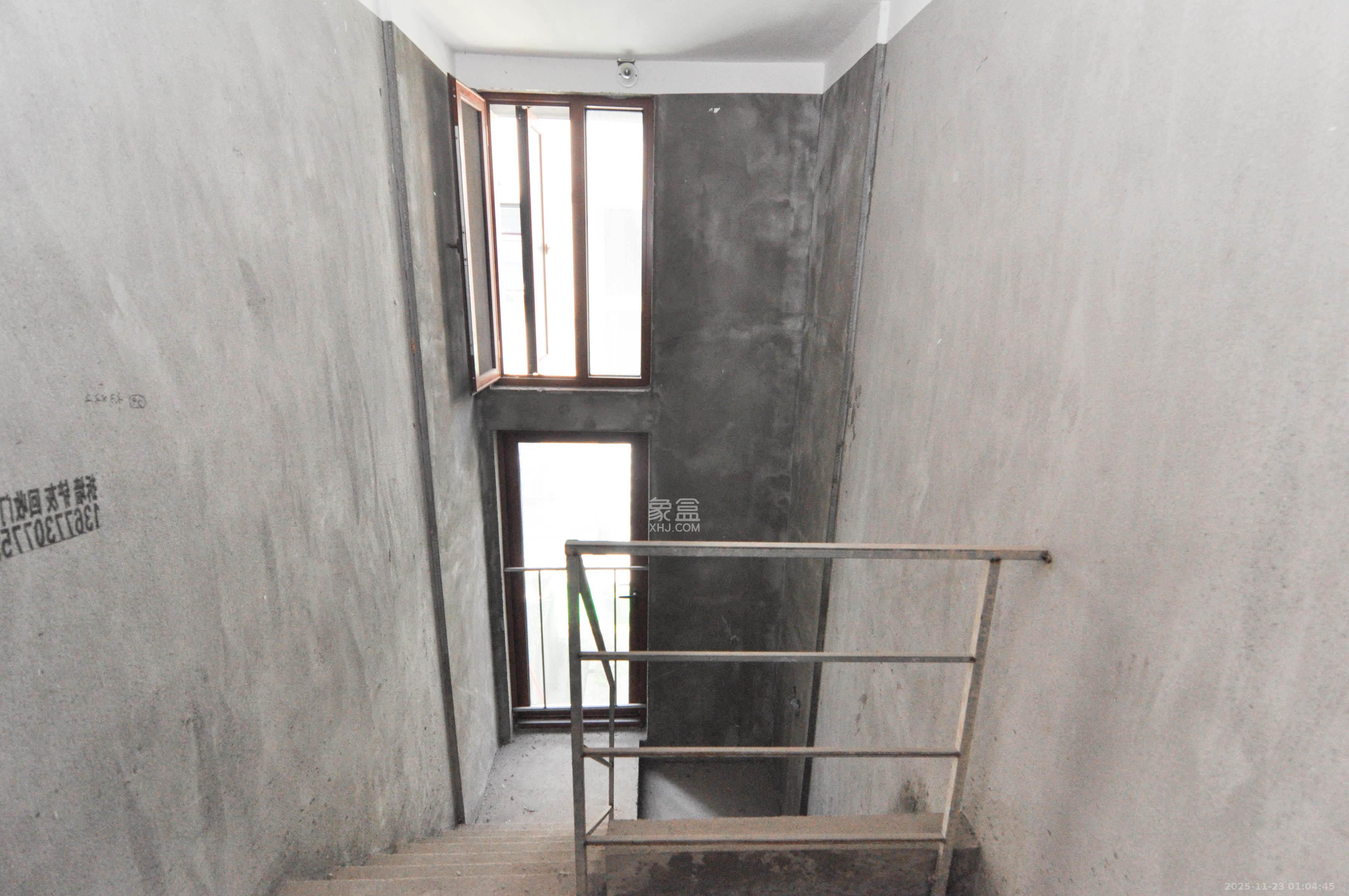 长房梅溪香山  4室2厅2卫    650.0万其他