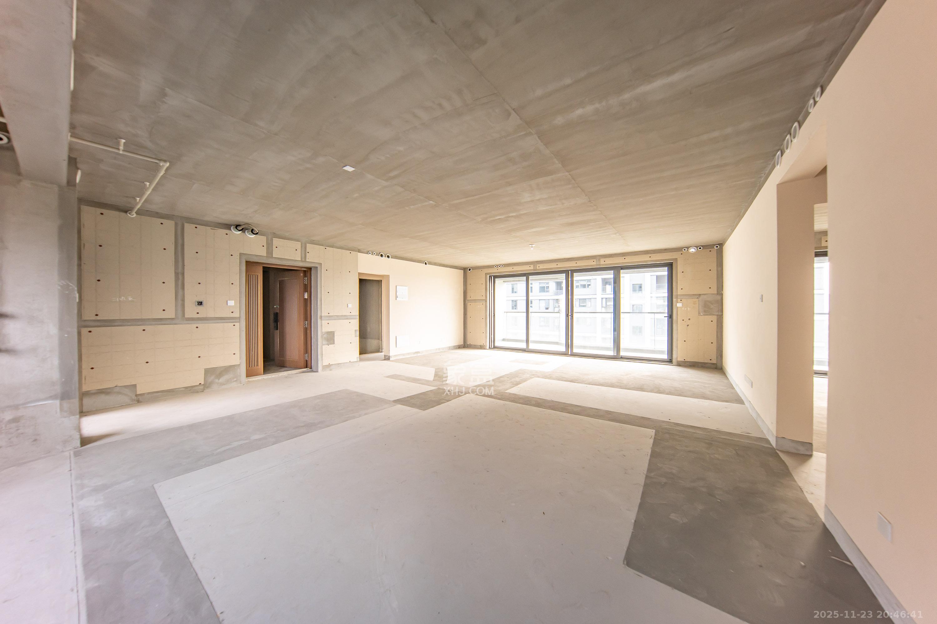 华润置地洋湖天序  4室2厅2卫    335.0万客厅