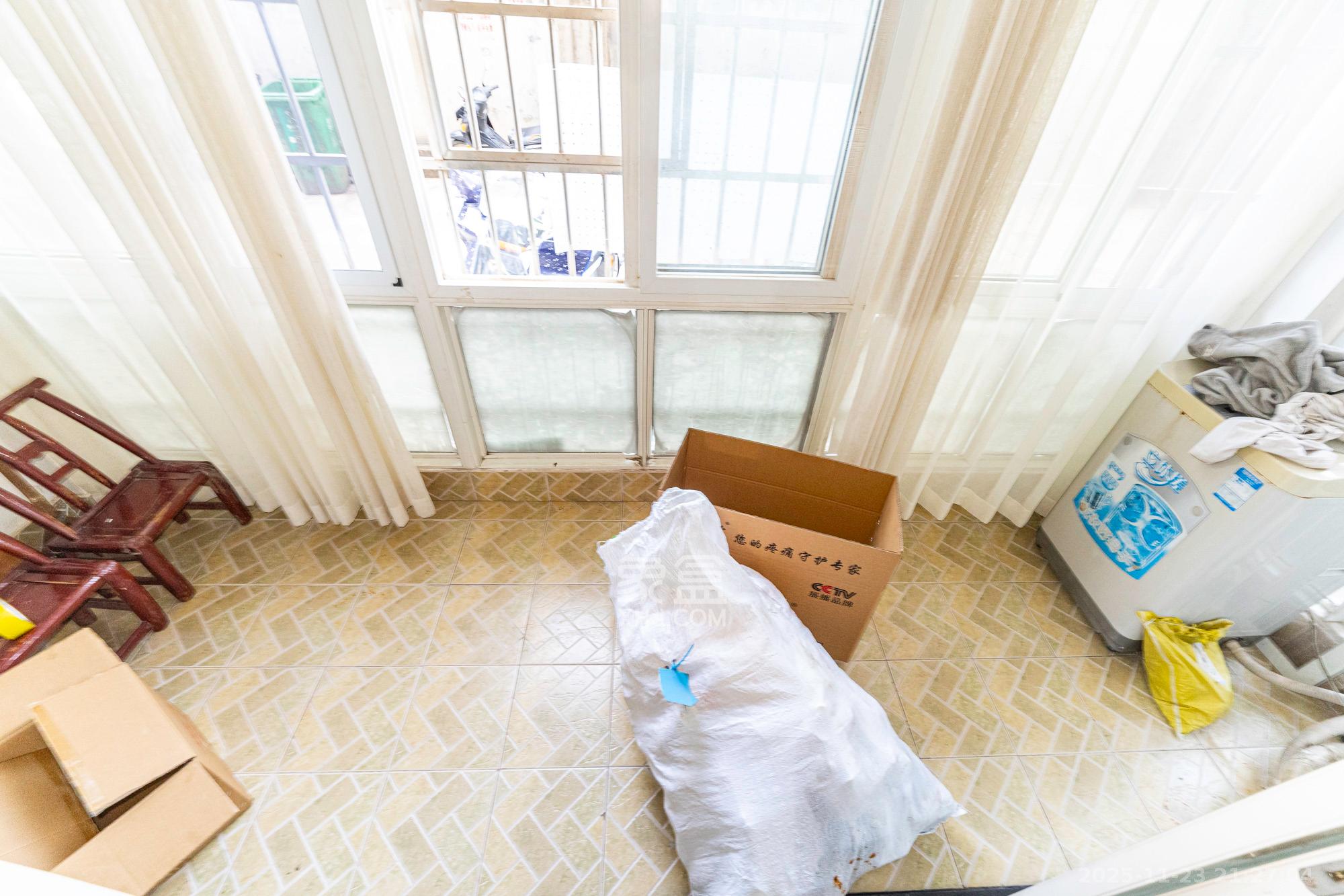 方略学府佳境 3室2厅2卫 54.0万 方略学府佳境 3室2厅2卫 54.0万阳台