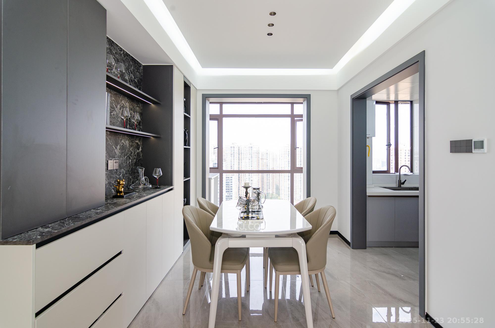 新华联梦想城  4室2厅2卫    113.8万客厅