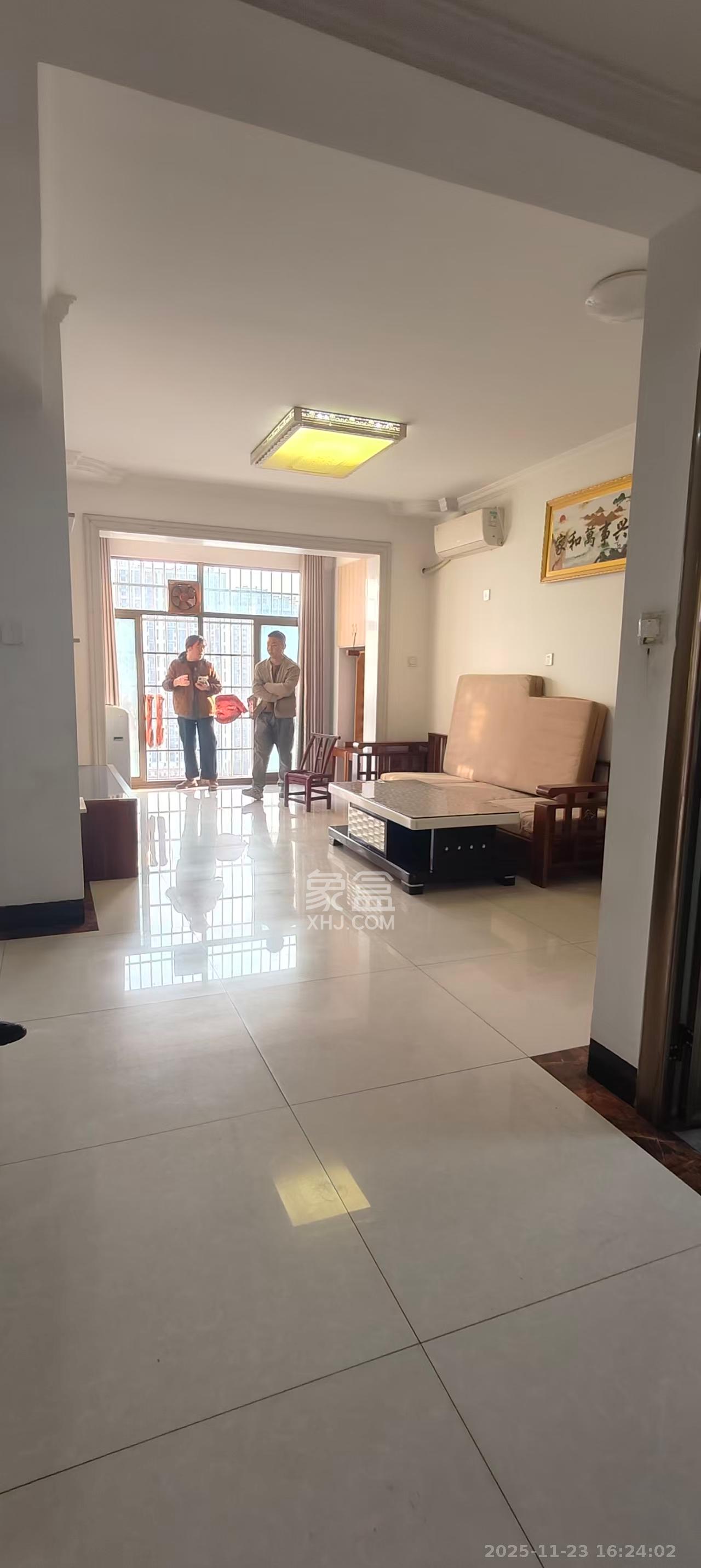 波隆城市花园  2室1厅1卫    1700.0元/月