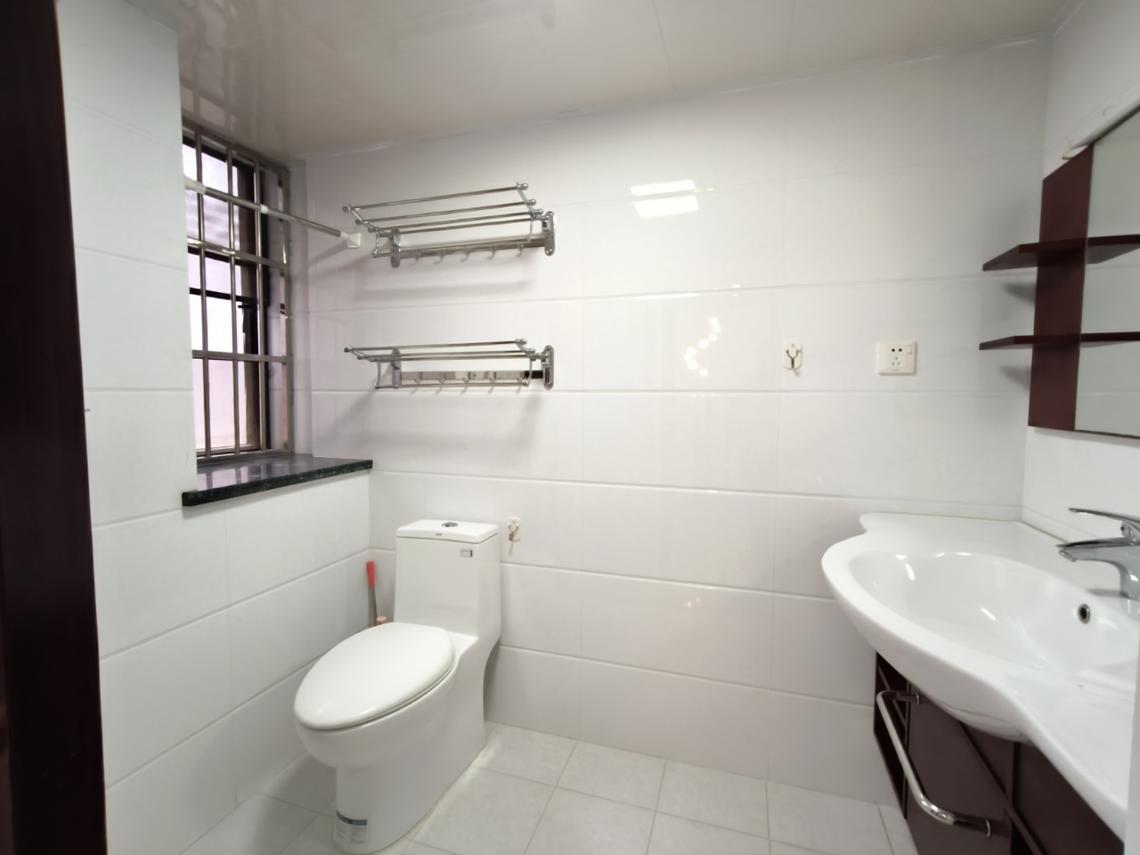 紫泉花坊  3室2厅2卫    3300.0元/月室内图