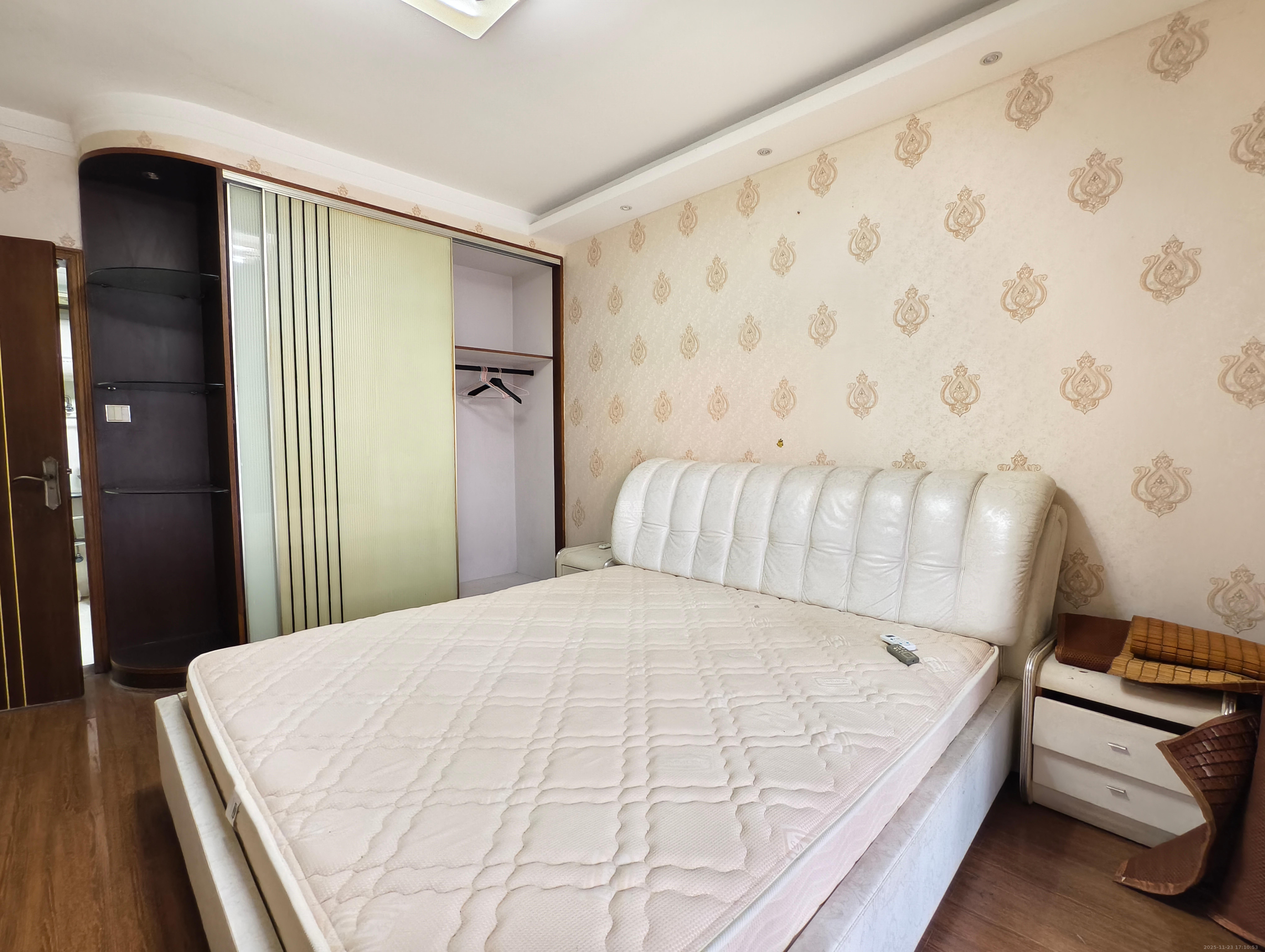 金色山庄  3室2厅2卫    3000.0元/月室内图