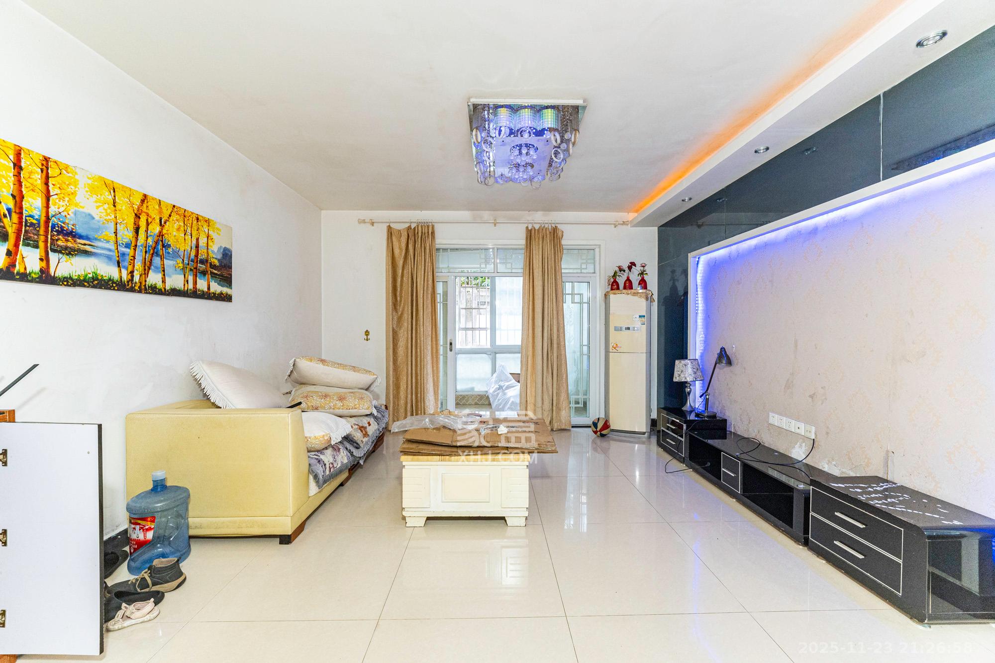 方略学府佳境 3室2厅2卫 54.0万 方略学府佳境 3室2厅2卫 54.0万客厅