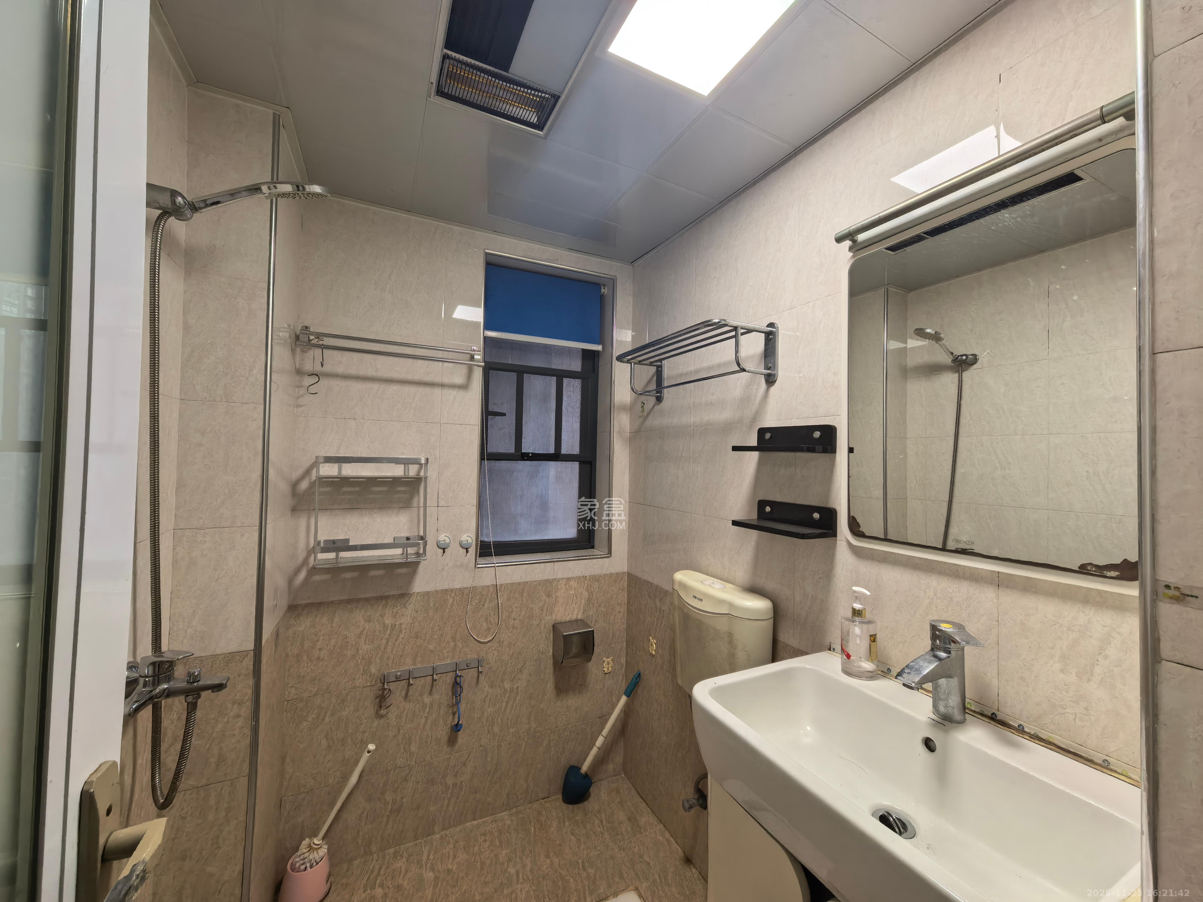 辉煌国际城一期  2室2厅1卫    1600.0元/月室内图