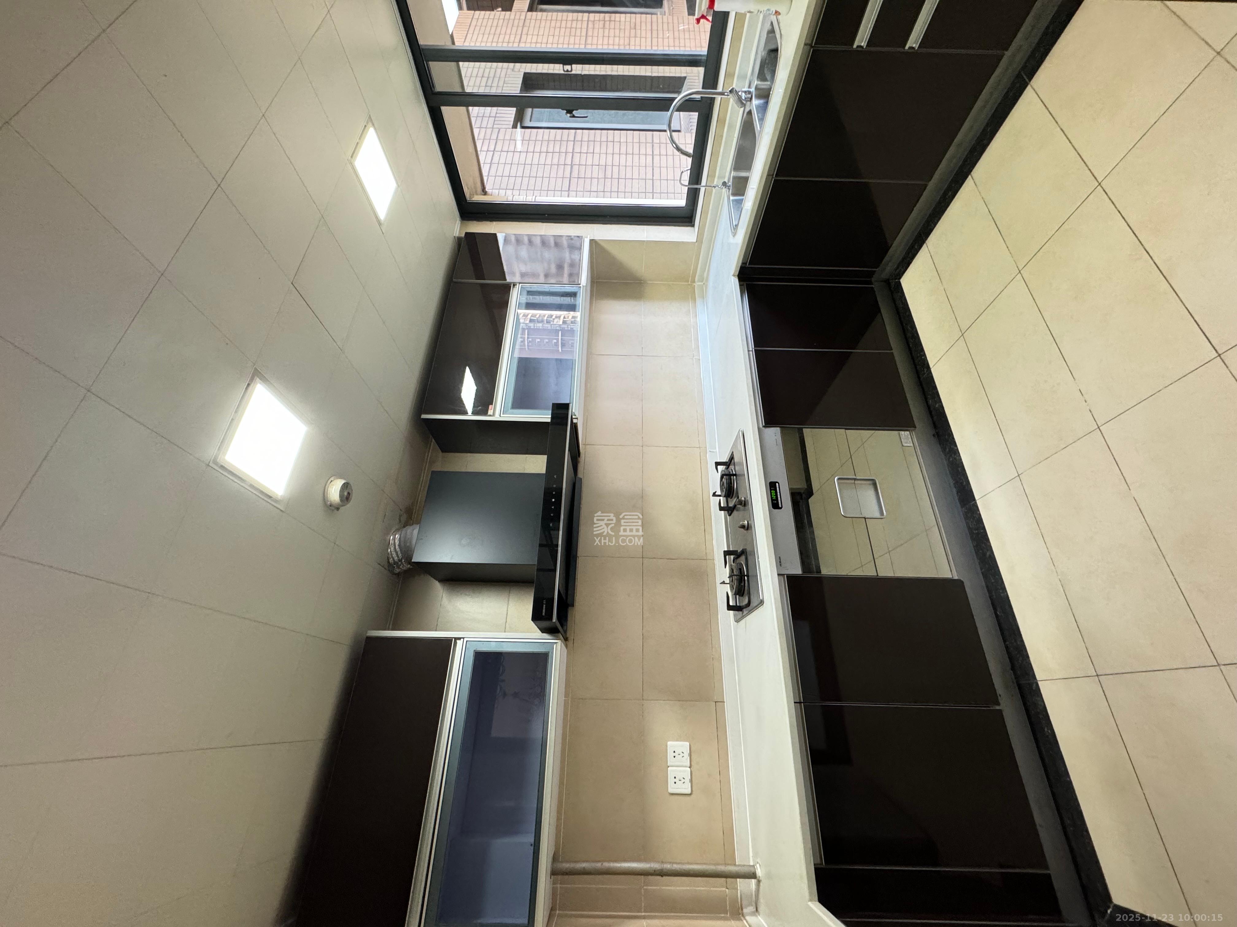 藏珑湖上国际花园  4室2厅2卫    4200.0元/月室内图