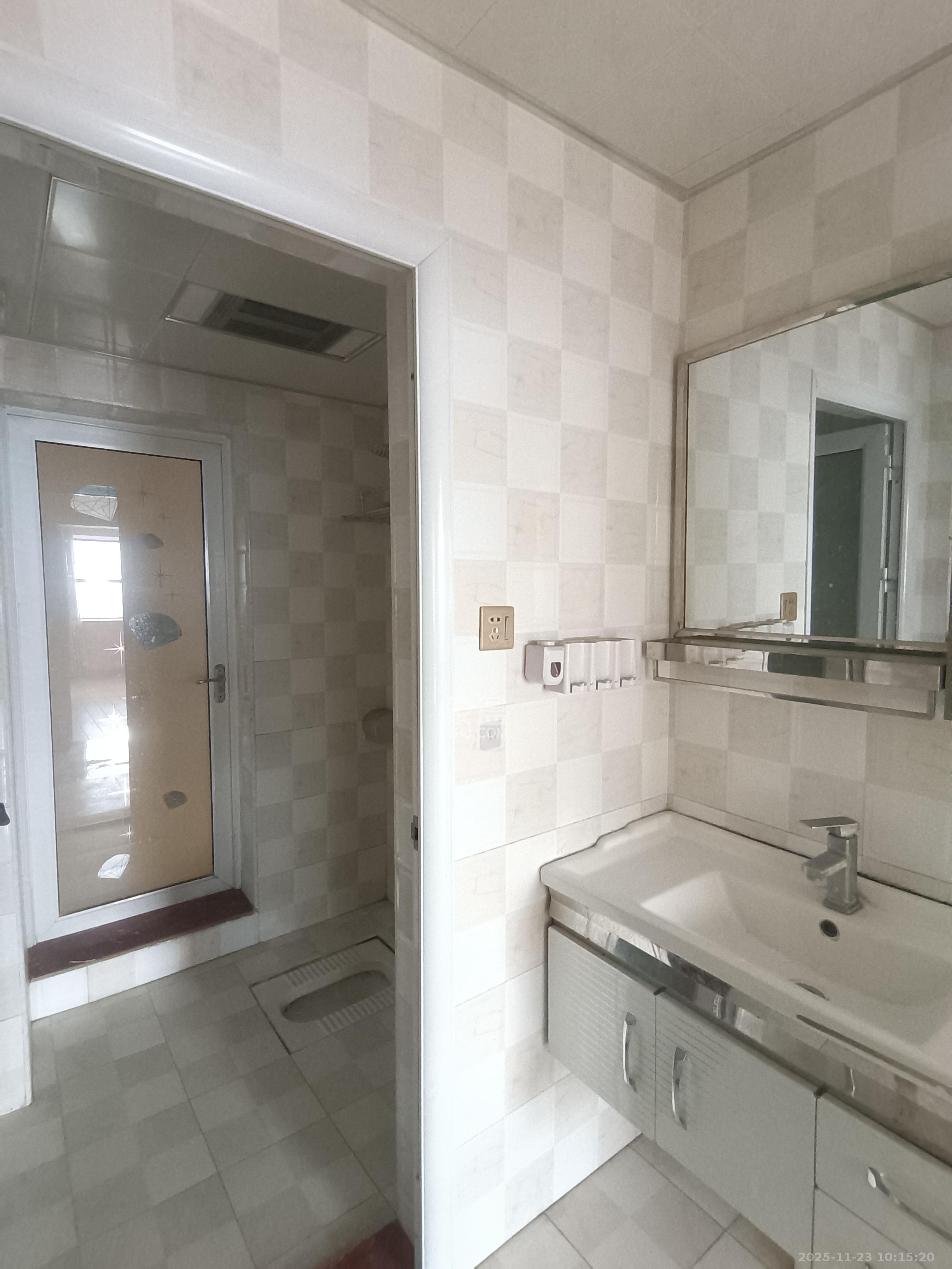 西湖星城公馆  3室2厅2卫    1600.0元/月室内图