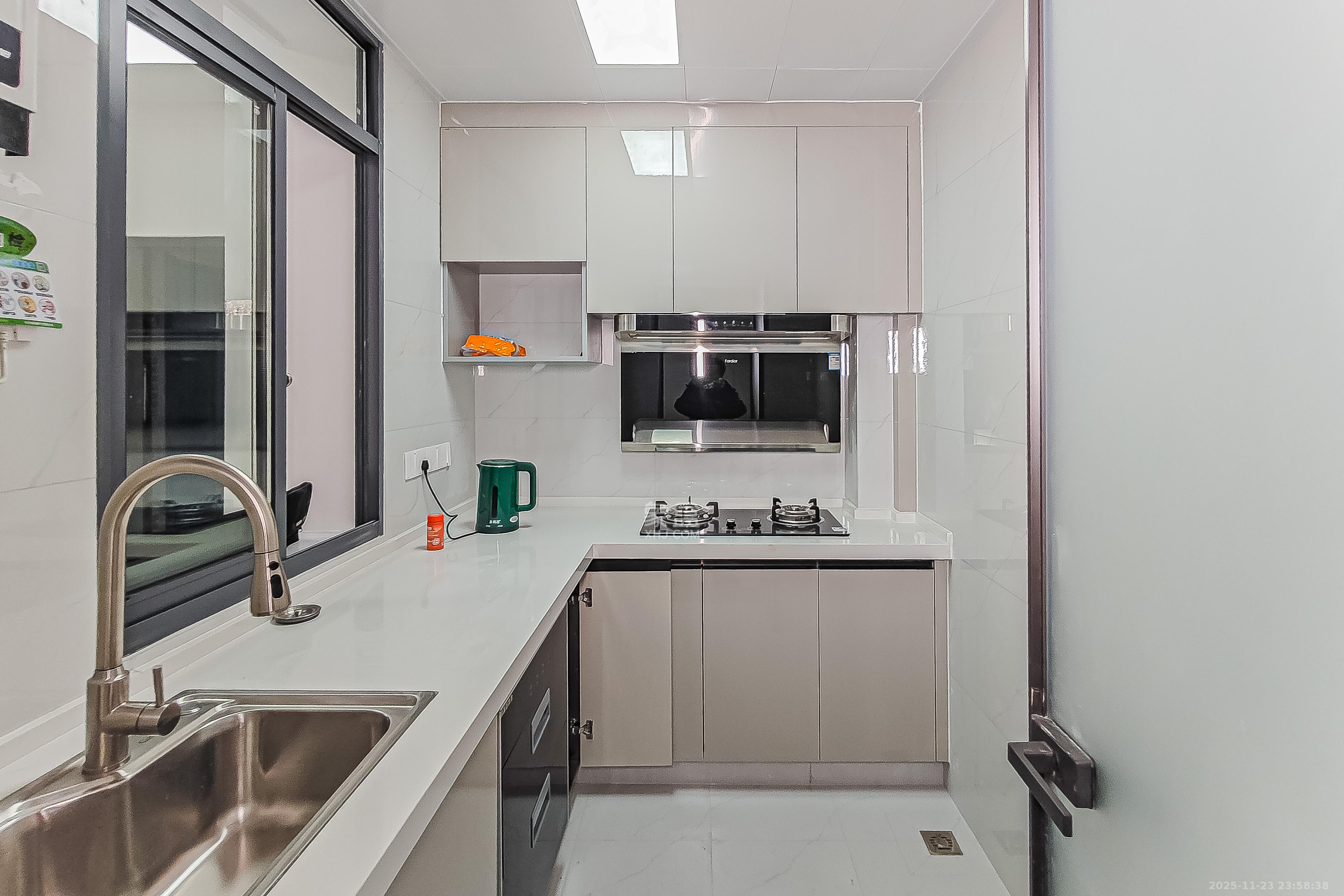 农机宿舍(省农机局大院宿舍) 2室2厅1卫 88.0万 农机宿舍(省农机局大院宿舍) 2室2厅1卫 88.0万厨房