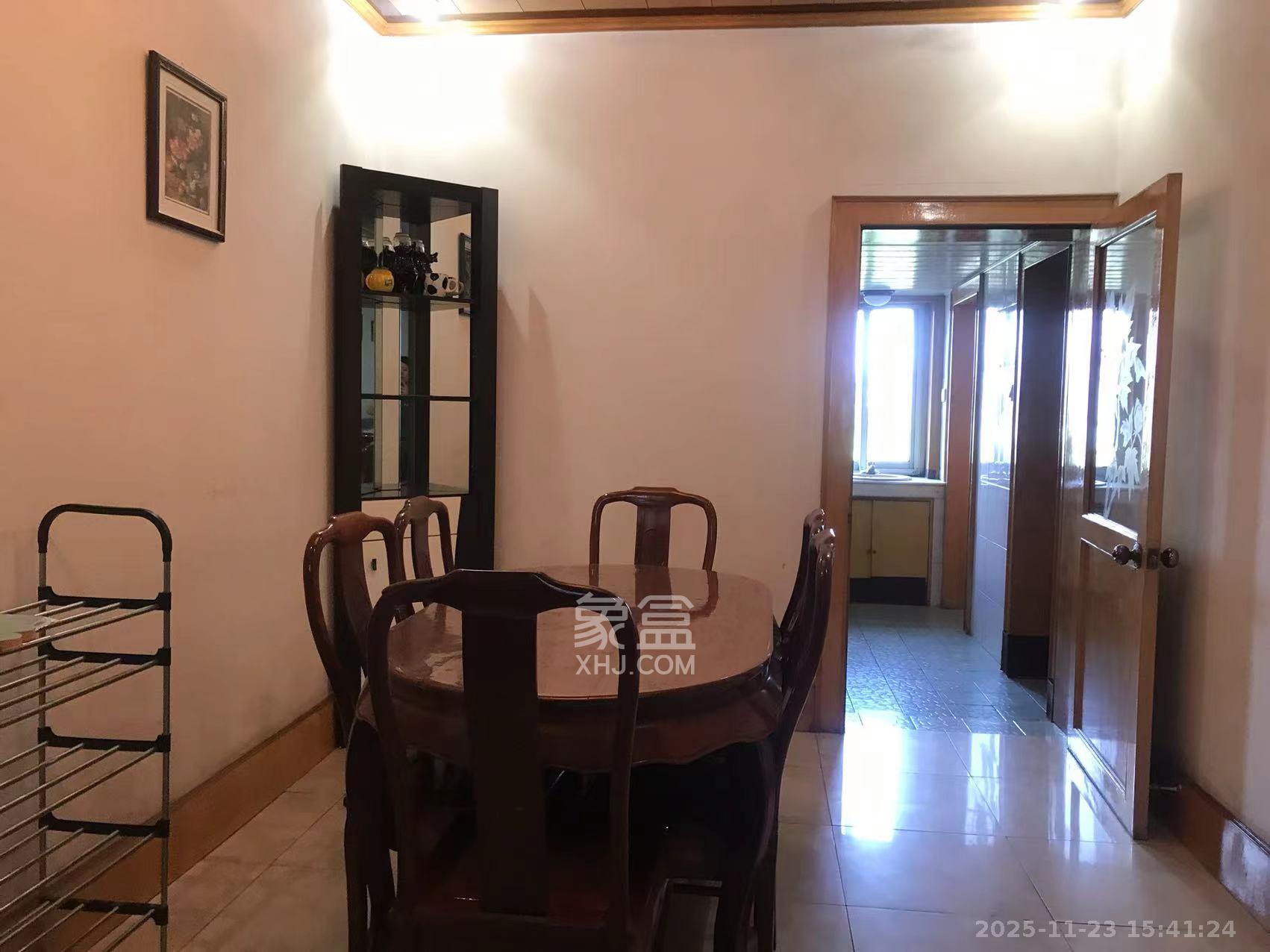 申湘花园  3室2厅1卫    2000.0元/月室内图