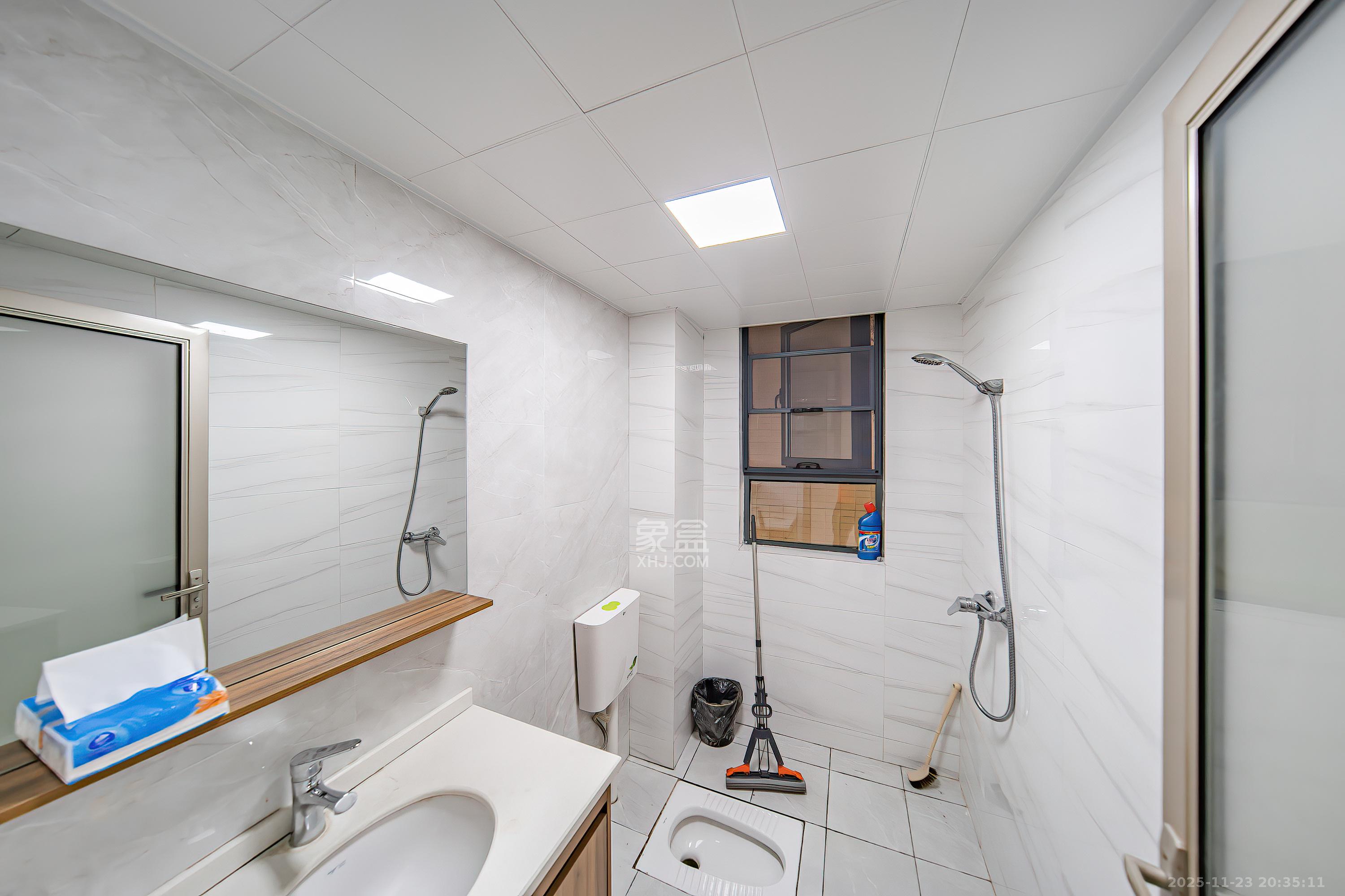 里约荟  3室2厅2卫    70.0万卫生间