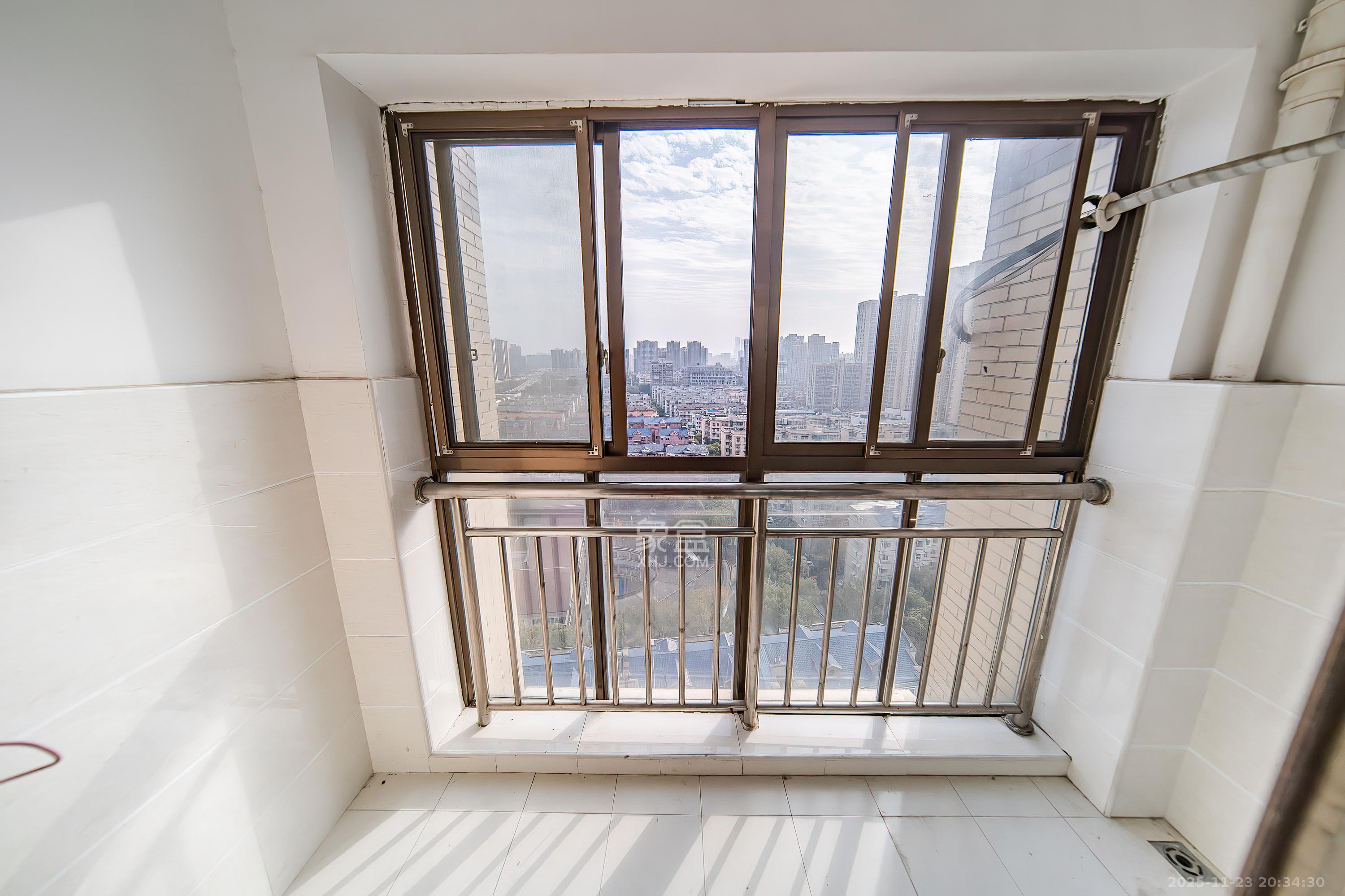 四方水岸(世方水岸)  3室2厅1卫    95.0万阳台