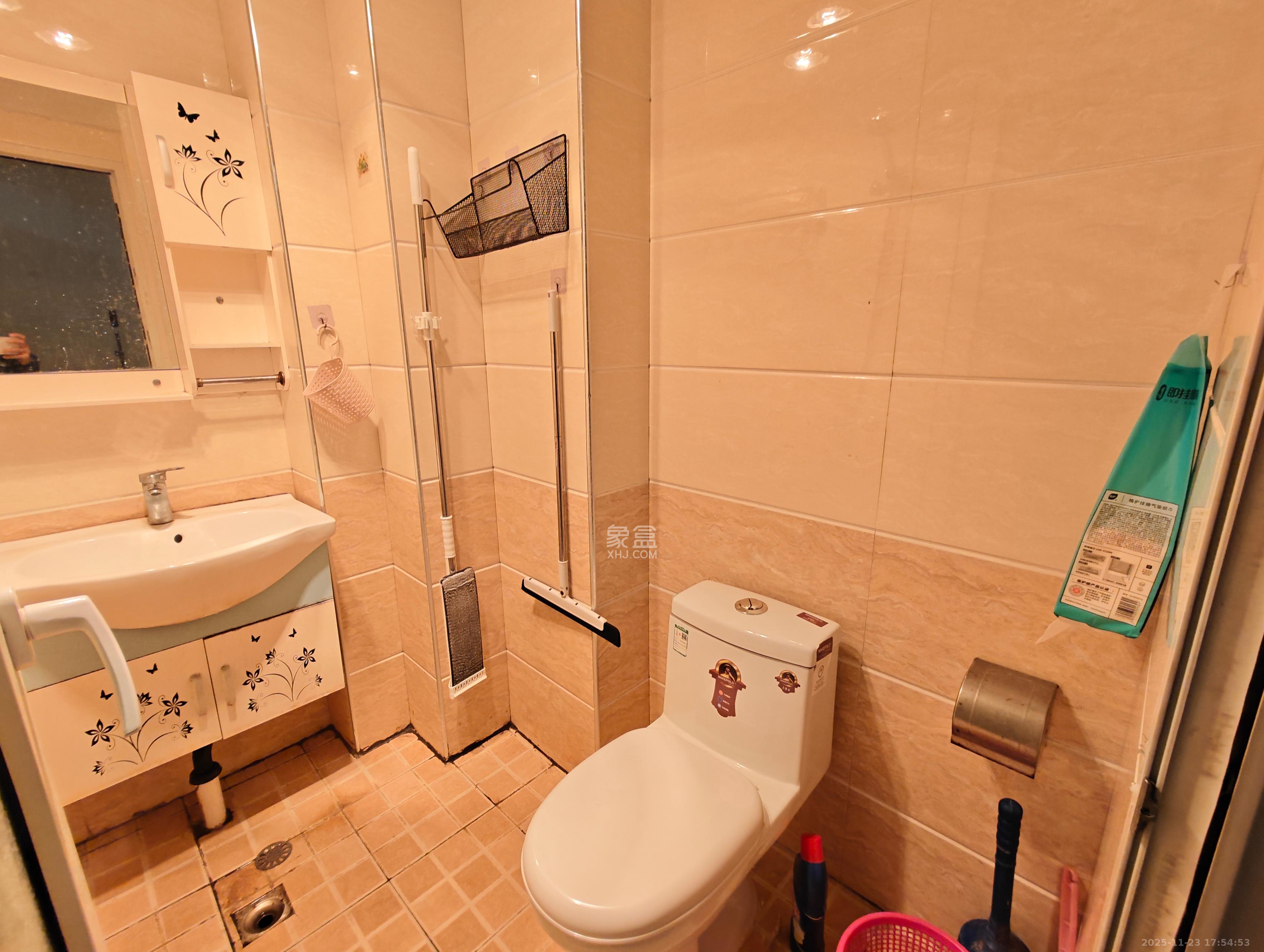 观湖公寓 1室1厅1卫 1500.0元/月 观湖公寓 1室1厅1卫 1500.0元/月室内图