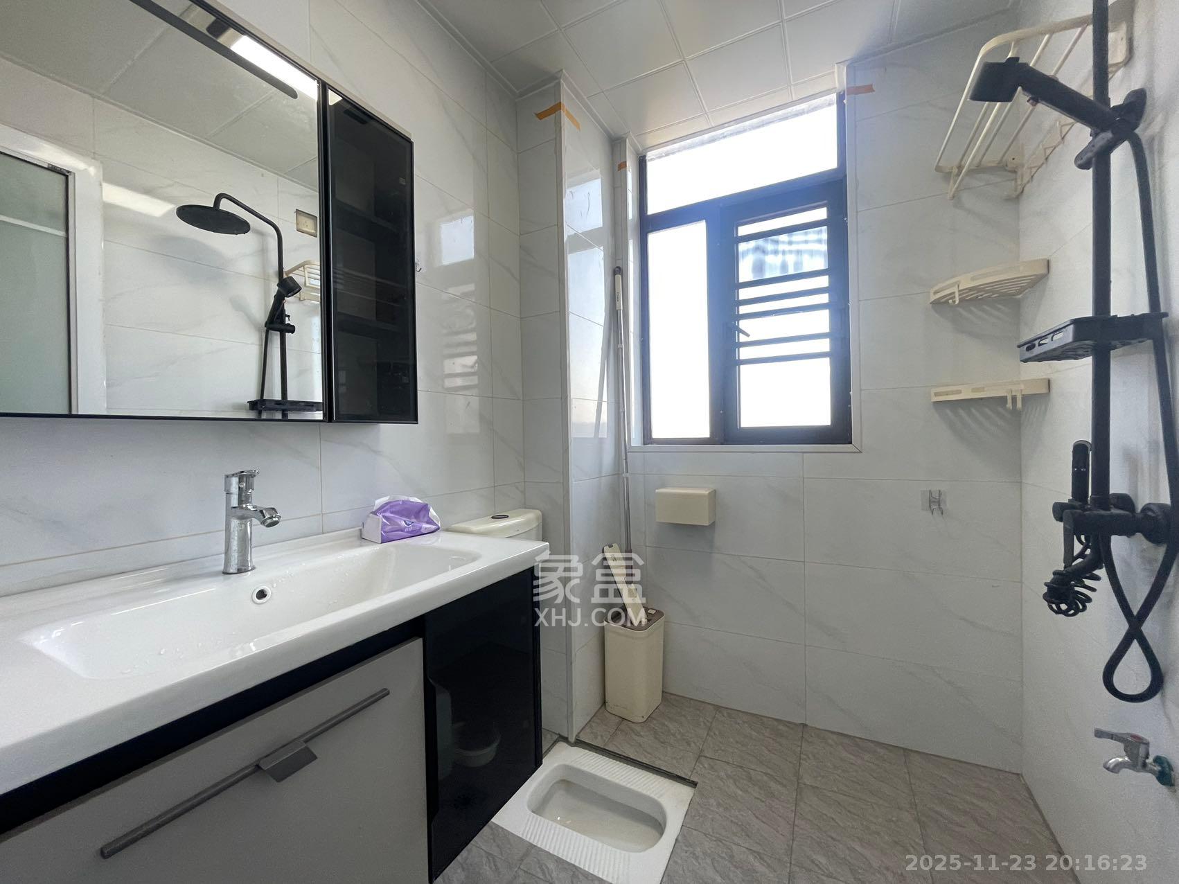 水岸世景  2室2厅1卫    1800.0元/月室内图