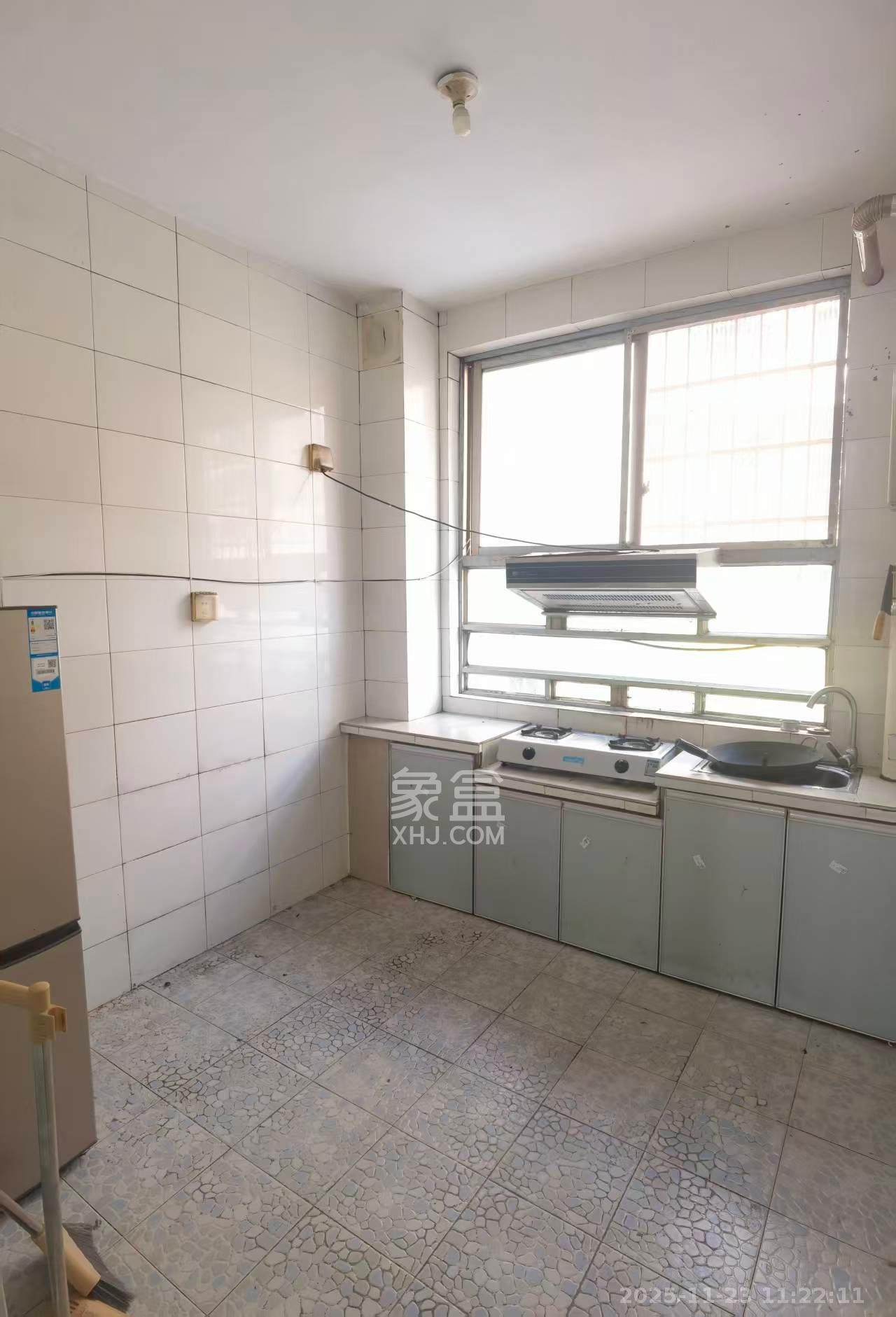 先福安置小区  1室1厅1卫    1500.0元/月室内图