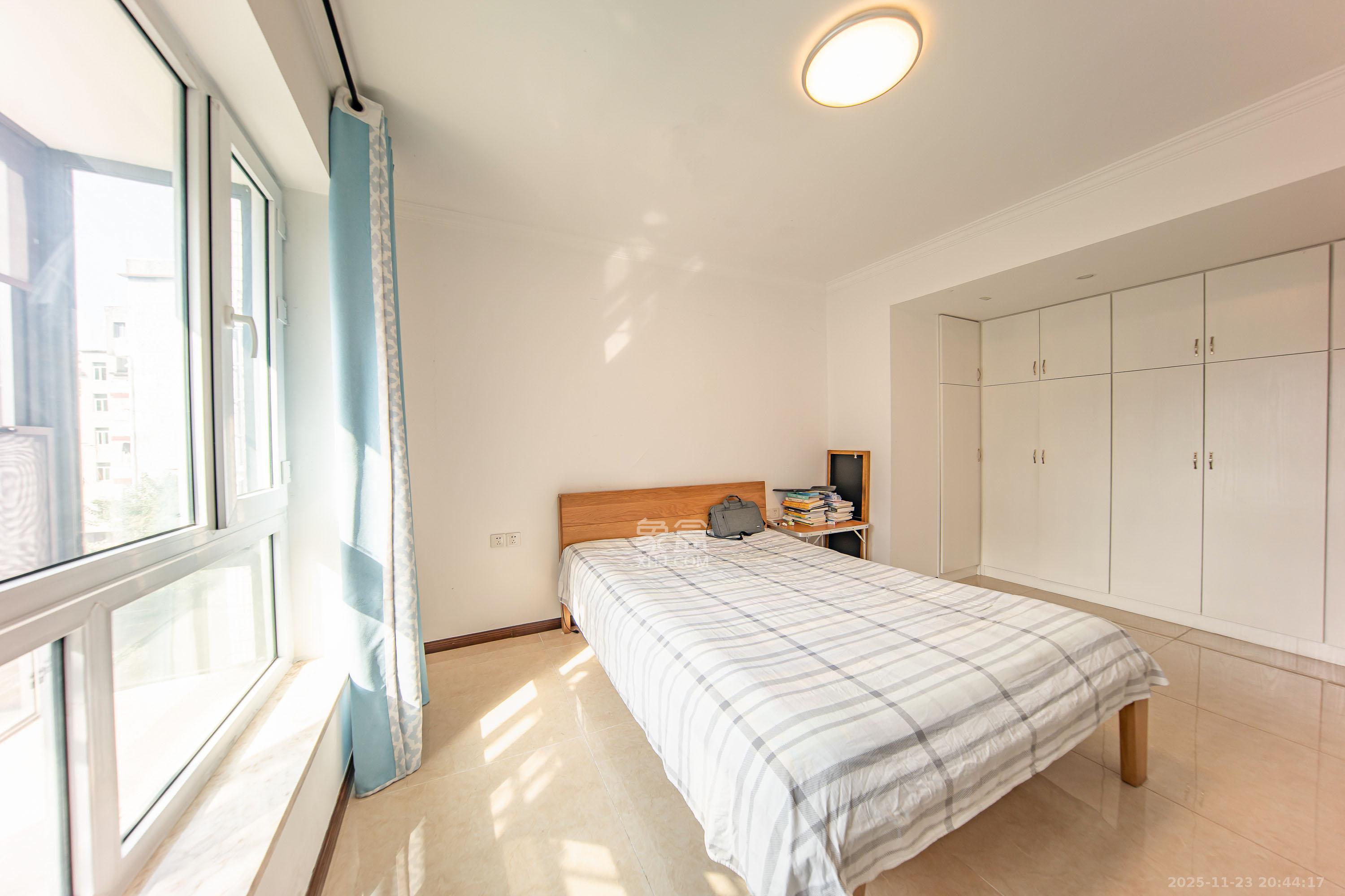 麓山里 3室2厅2卫 72.0万 麓山里 3室2厅2卫 72.0万卧室