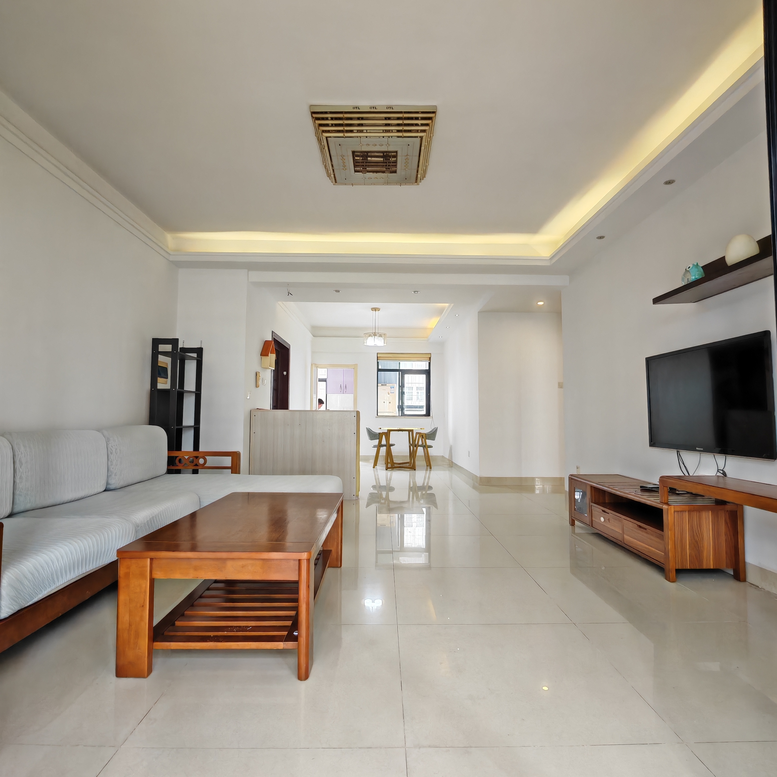 学苑公馆  3室2厅2卫    160.0万客厅