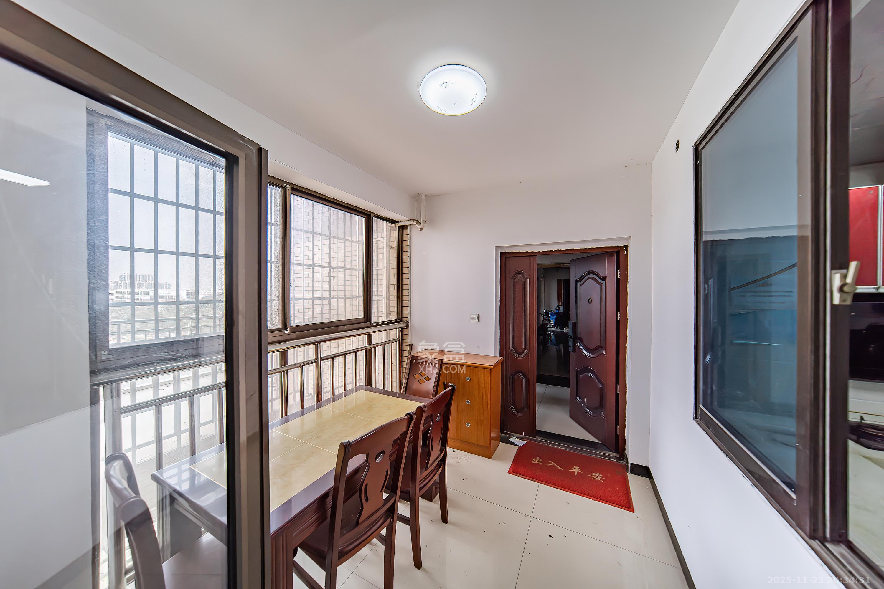 四方水岸(世方水岸) 3室2厅1卫 95.0万 四方水岸(世方水岸) 3室2厅1卫 95.0万阳台