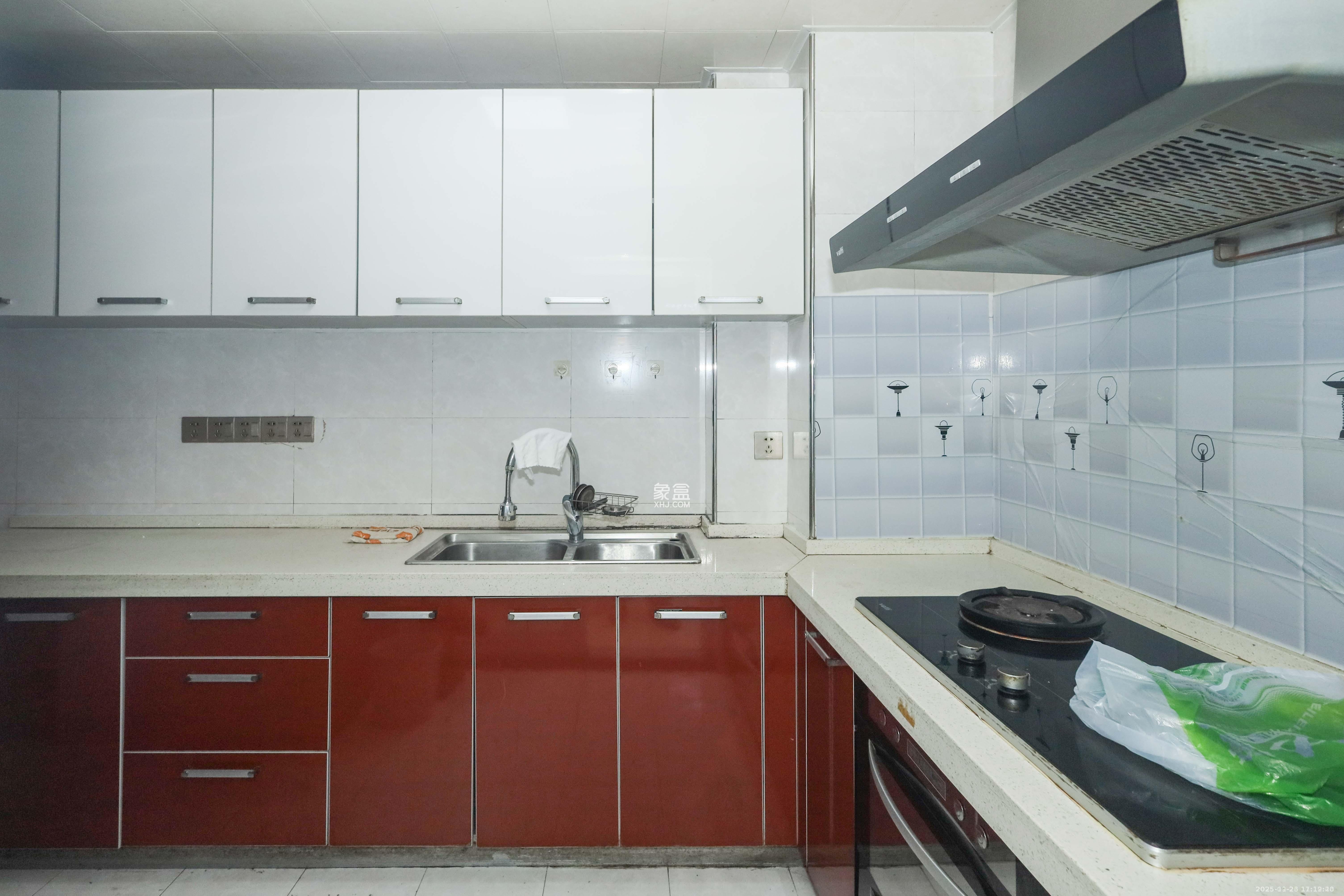 保利麓谷林语C区  3室2厅2卫    2500.0元/月室内图