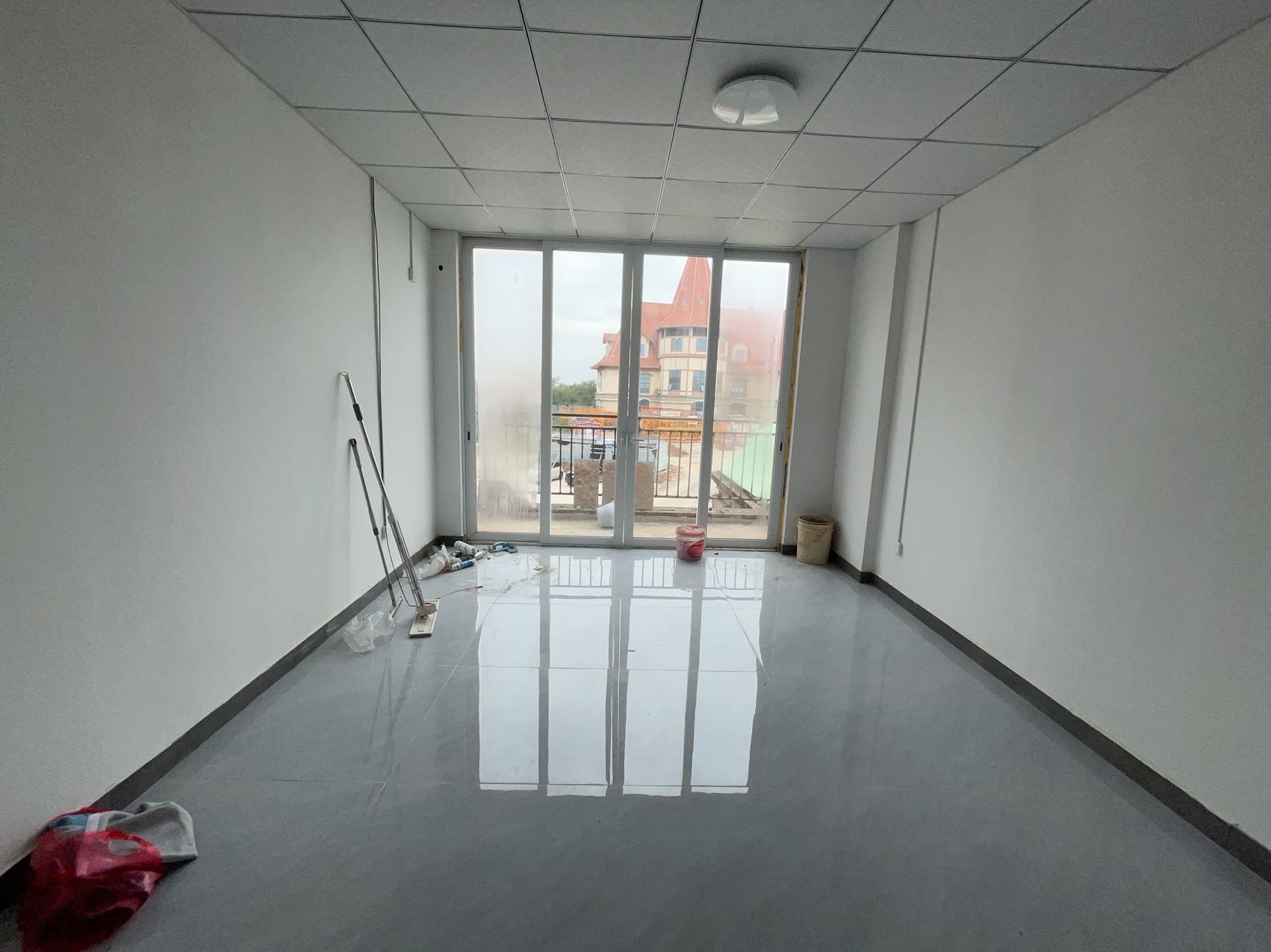 恒大悦龙府 6室2厅1卫 4500.0元/月 恒大悦龙府 6室2厅1卫 4500.0元/月室内图