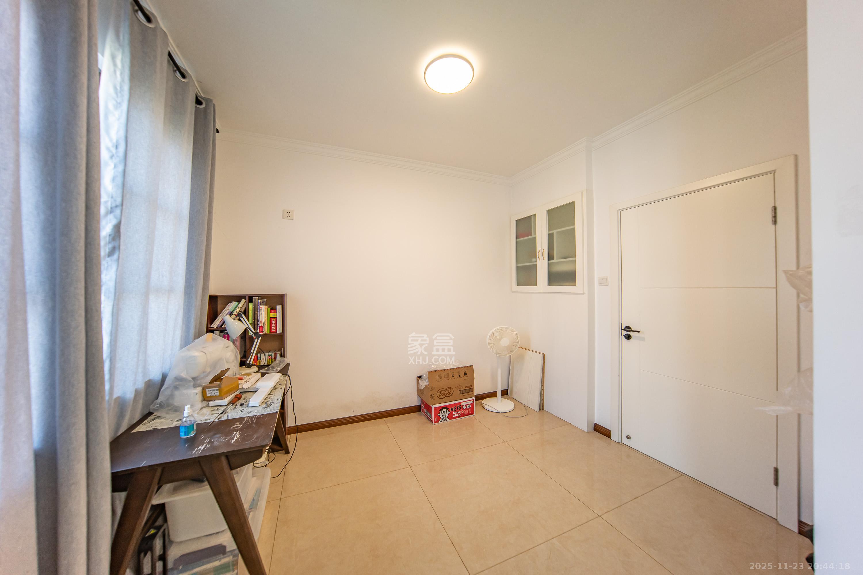 麓山里 3室2厅2卫 72.0万 麓山里 3室2厅2卫 72.0万卧室