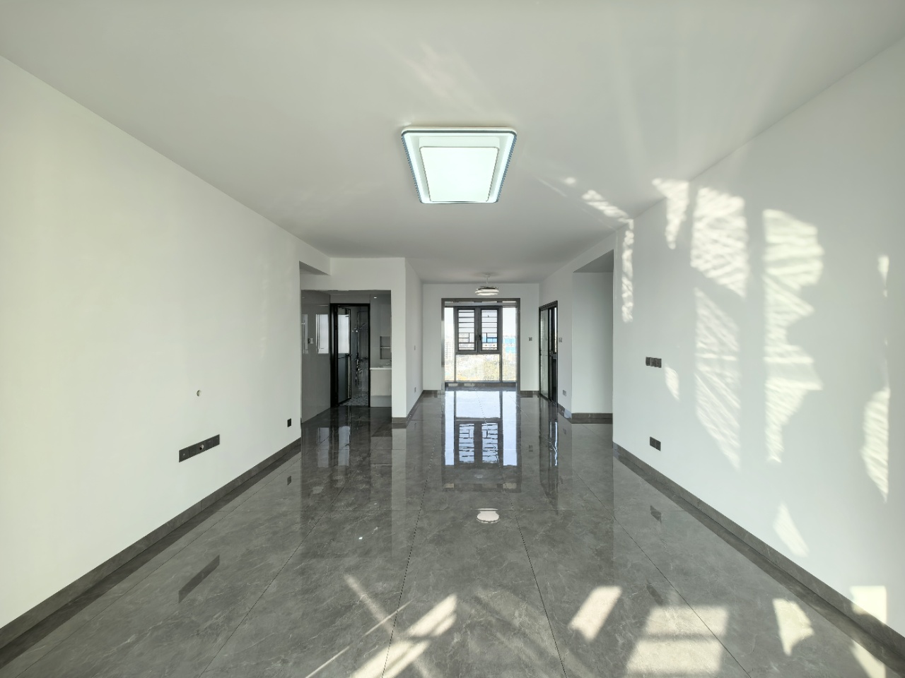 桥头家园二期（桥头家苑二期）  4室2厅2卫    2400.0元/月户型图