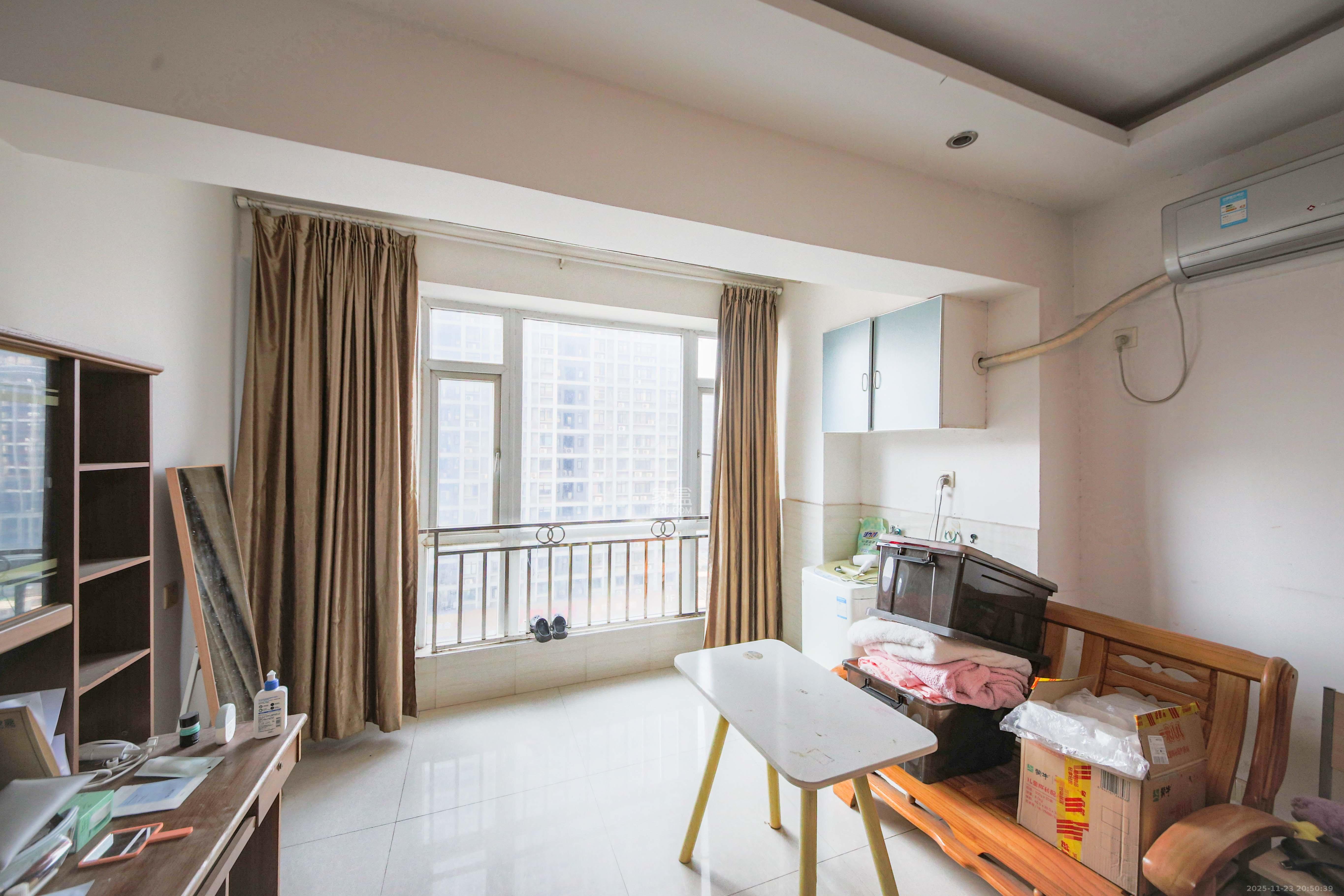 长城华都 1室1厅1卫 27.0万 长城华都 1室1厅1卫 27.0万阳台