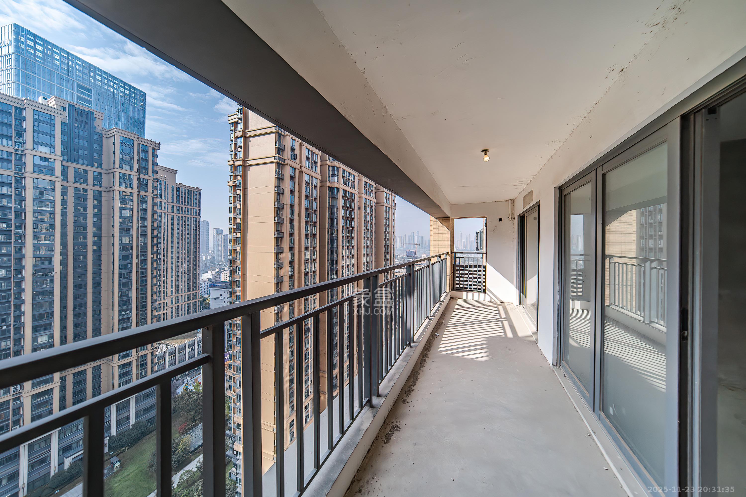 天健城 5室2厅2卫 280.0万 天健城 5室2厅2卫 280.0万阳台