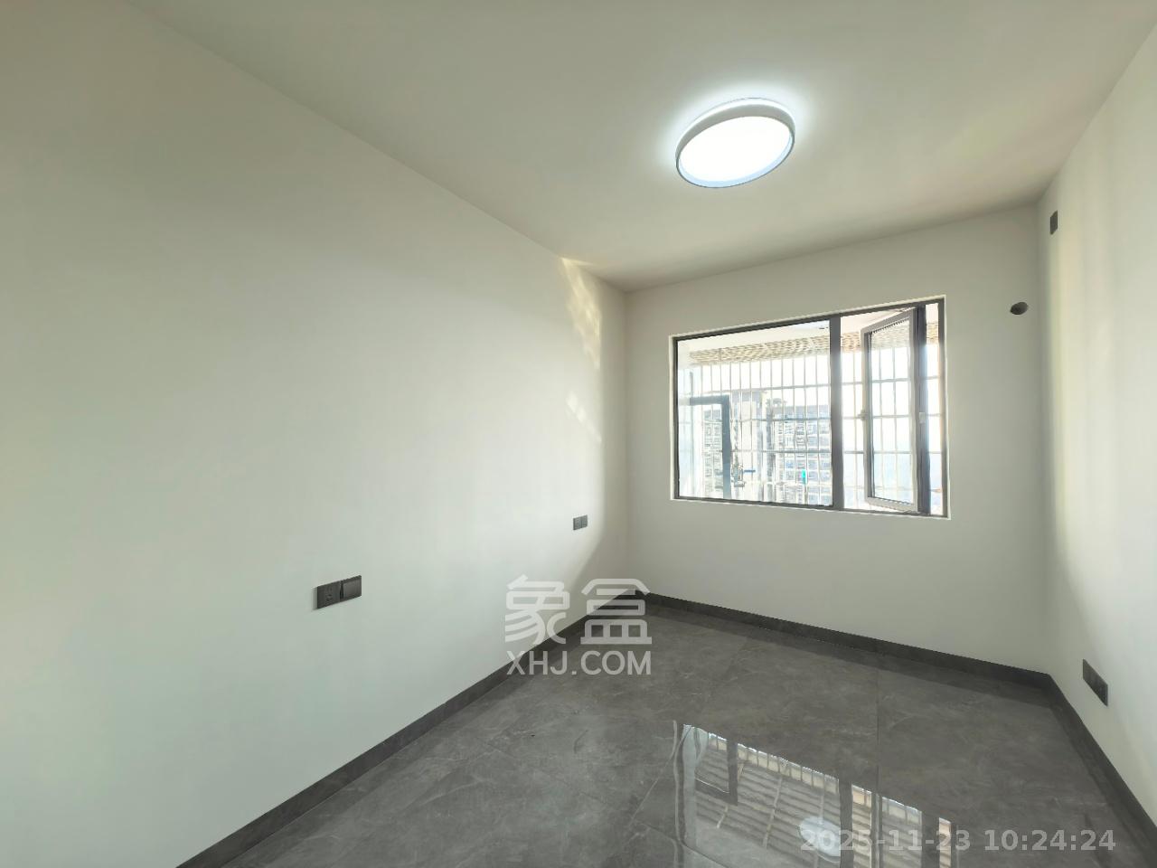 桥头家园二期（桥头家苑二期）  4室2厅2卫    2400.0元/月室内图