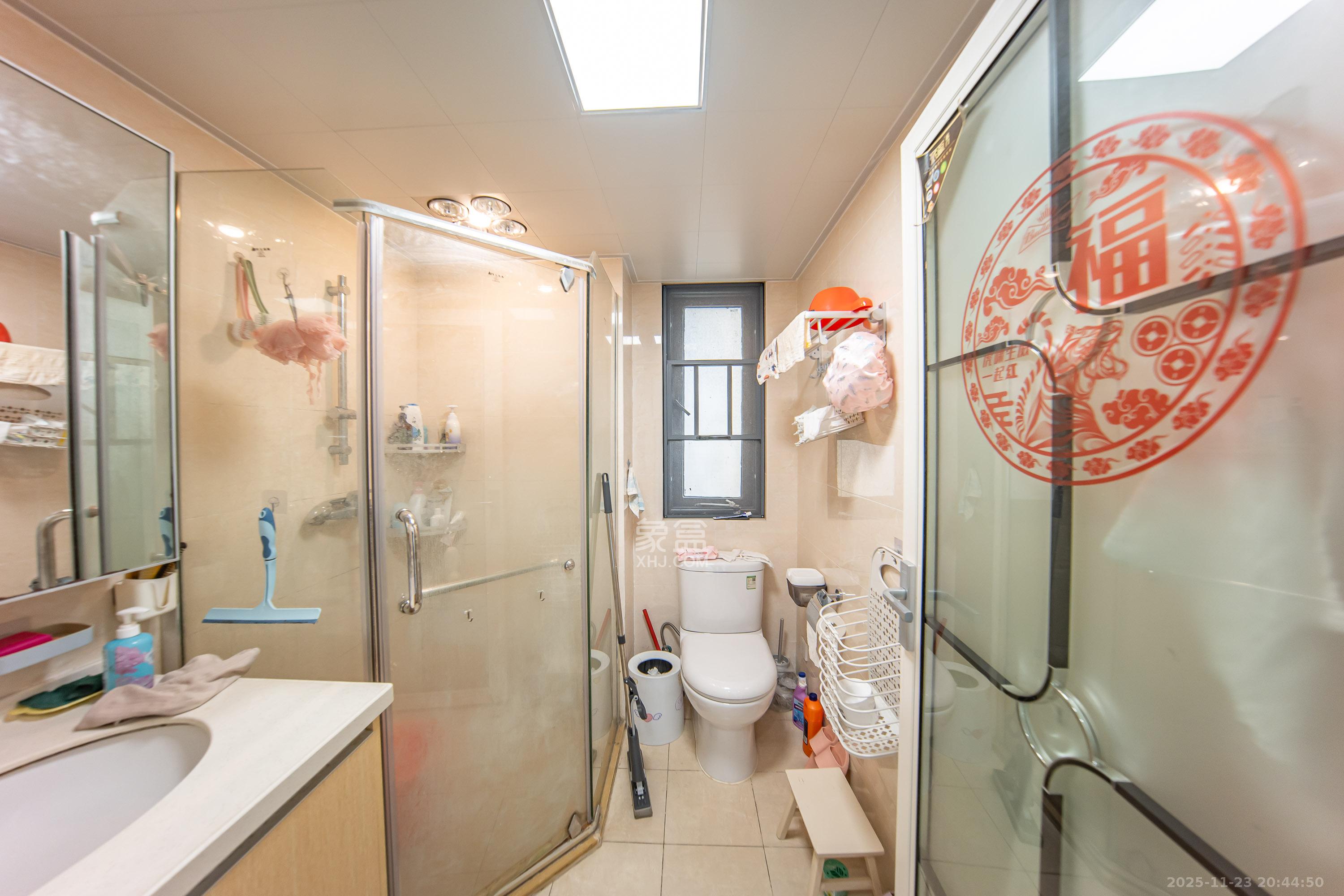 兰亭湾畔 4室2厅2卫 145.0万 兰亭湾畔 4室2厅2卫 145.0万卫生间