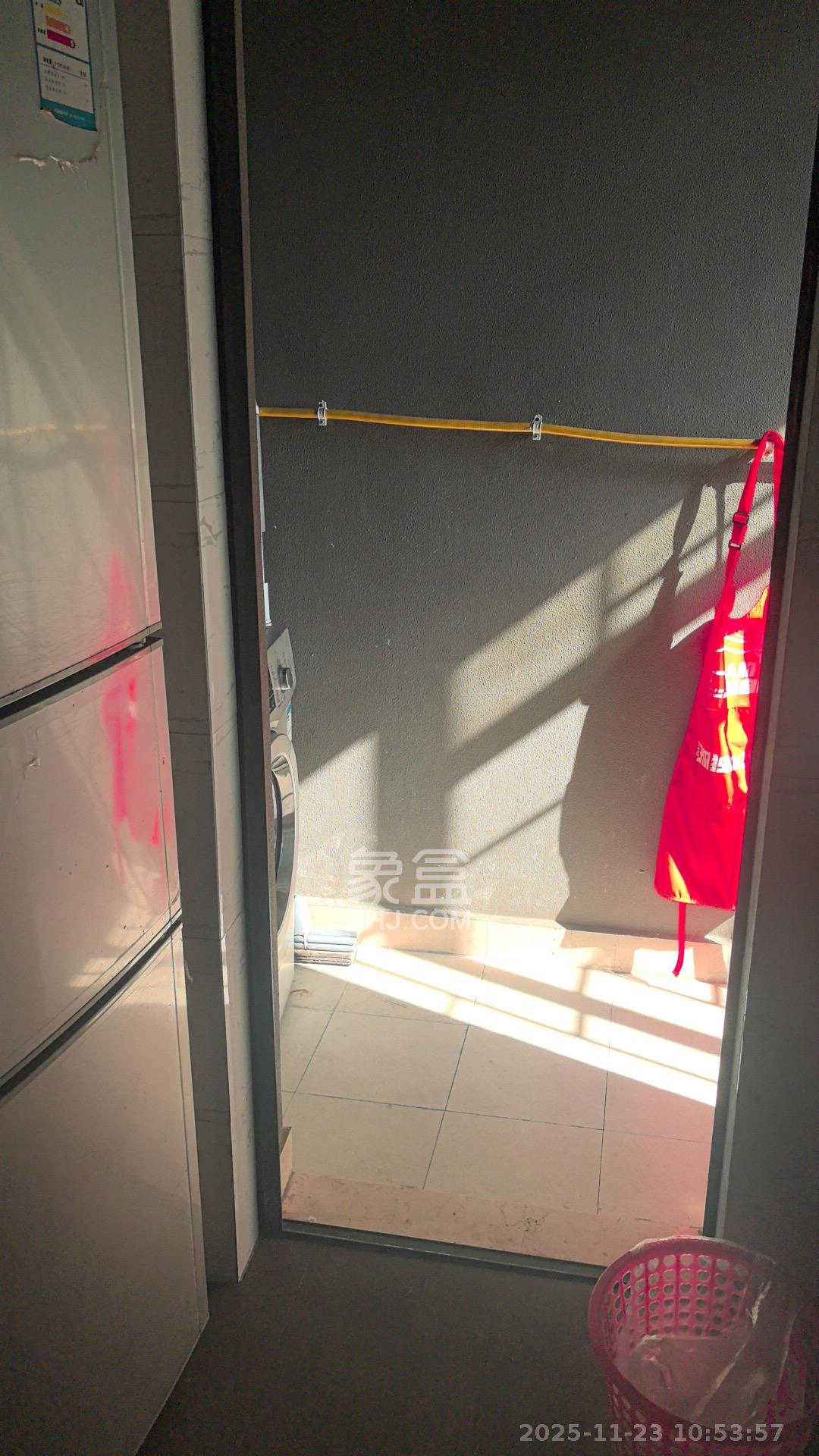 万科金域华府三四期  3室2厅1卫    2400.0元/月室内图