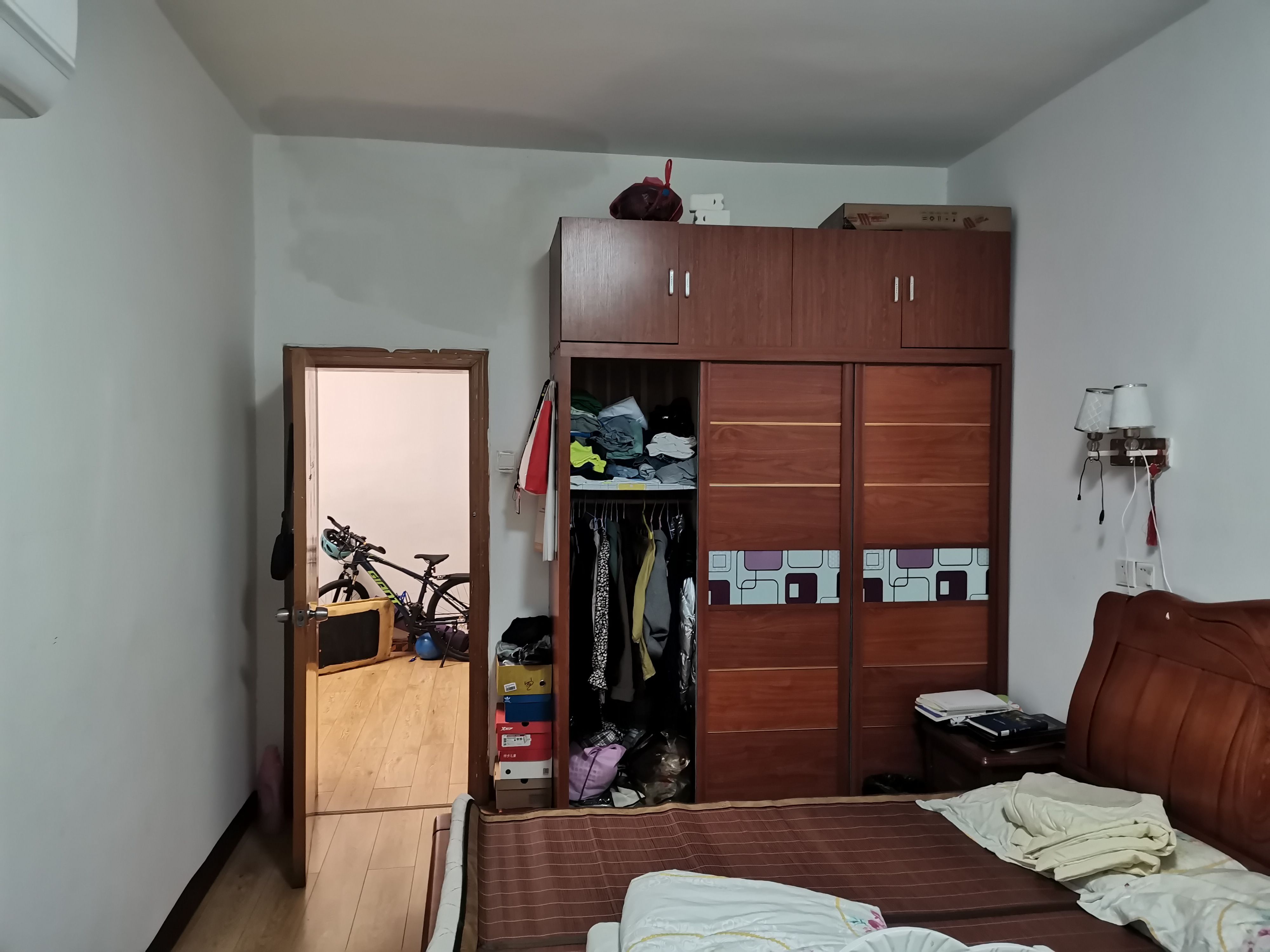 娄底市电子研究所  1室0厅0卫    32.0万客厅