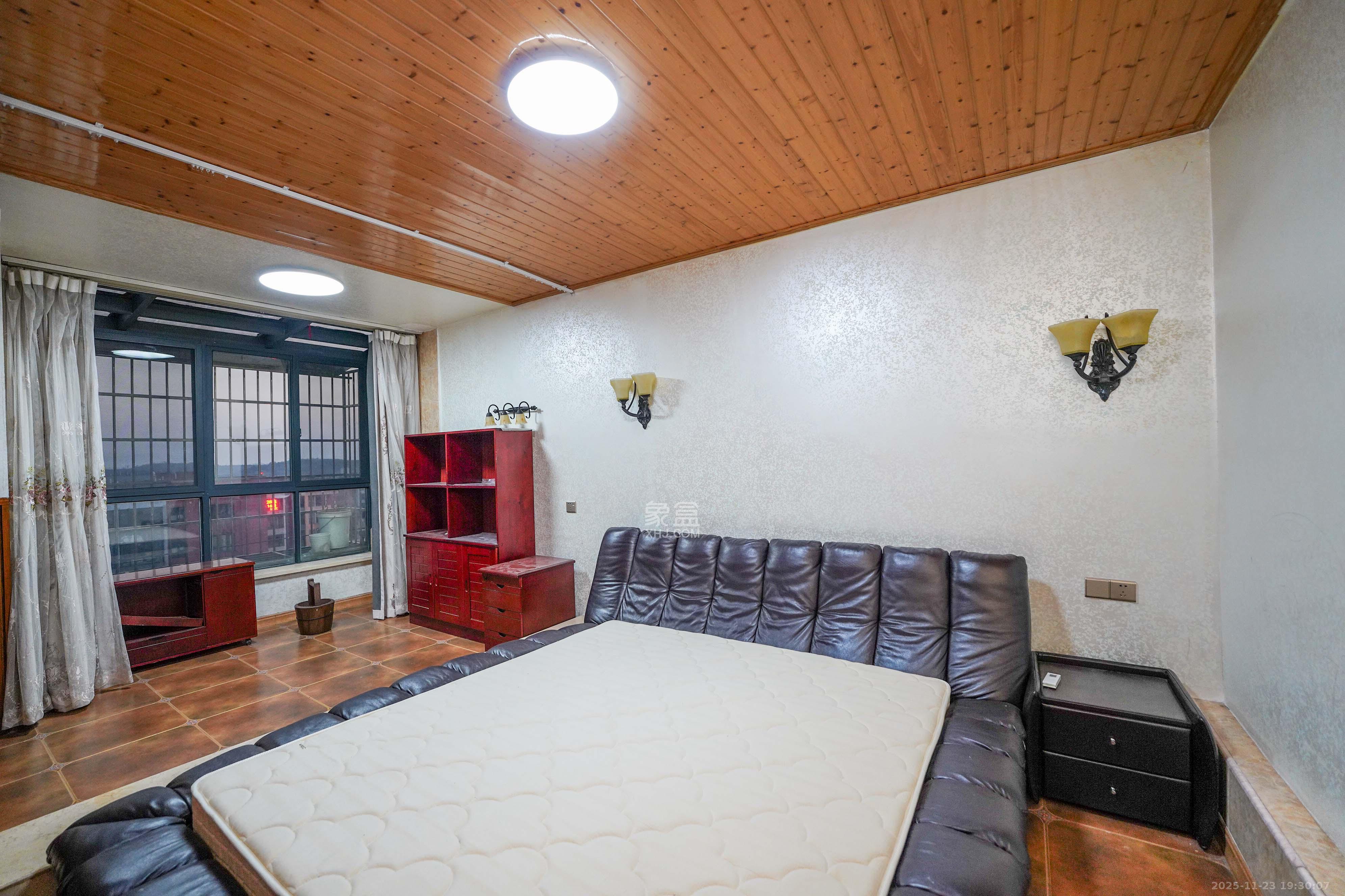 五矿紫湖香醍  2室2厅1卫    89.8万卧室