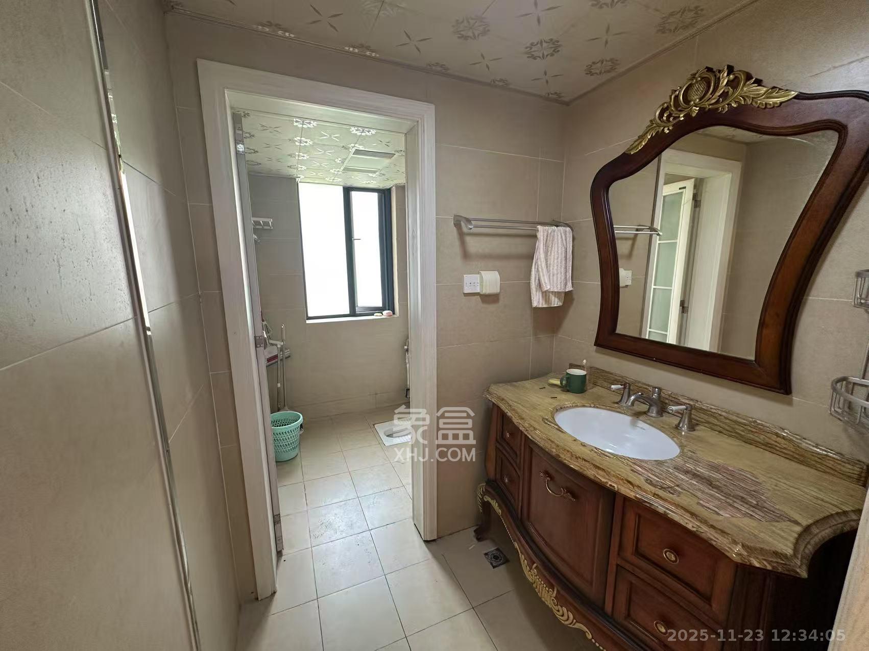 长房东郡 3室2厅2卫 2800.0元/月 长房东郡 3室2厅2卫 2800.0元/月室内图