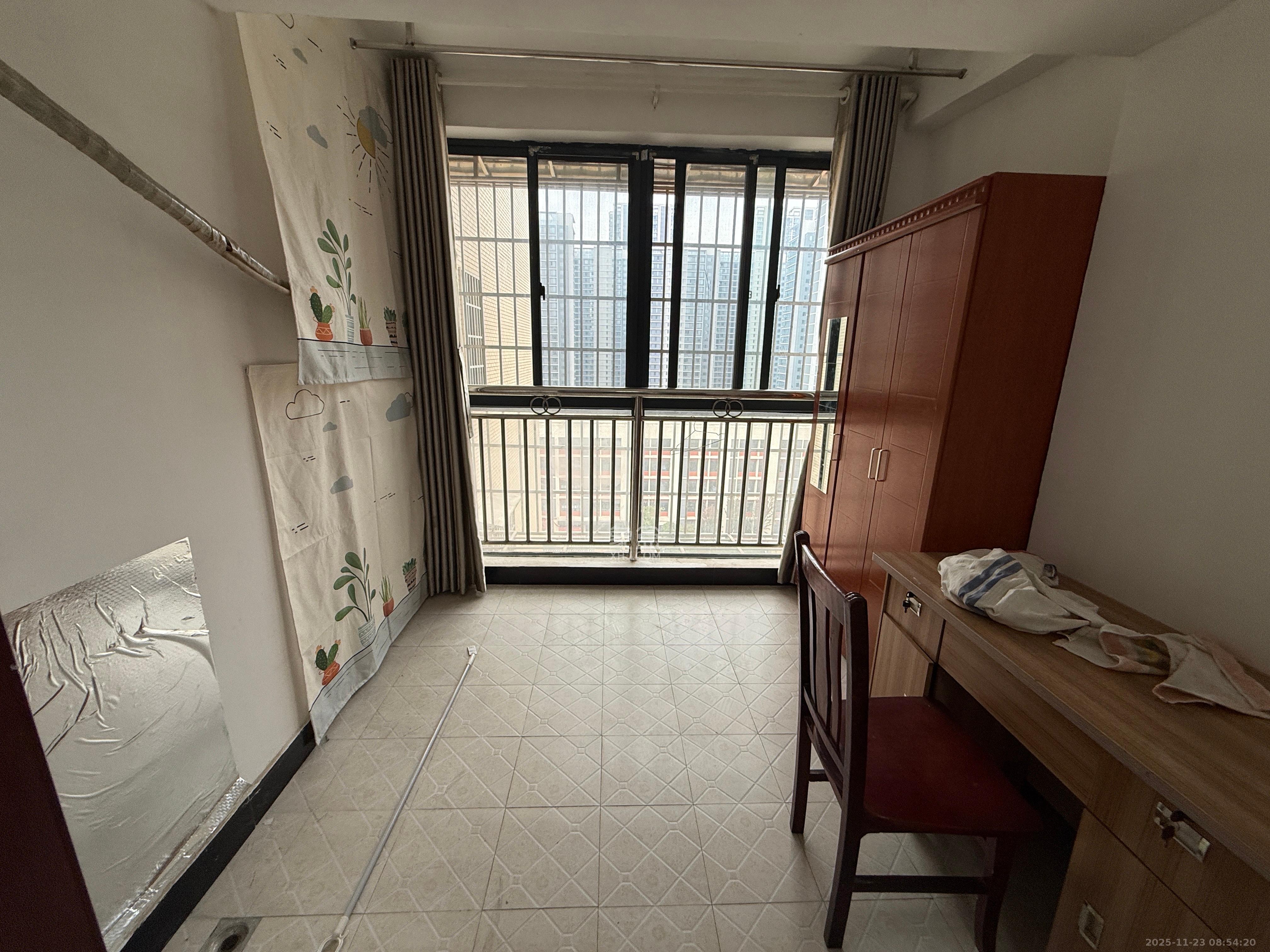 岳华嘉园 3室2厅2卫 2200.0元/月 岳华嘉园 3室2厅2卫 2200.0元/月室内图