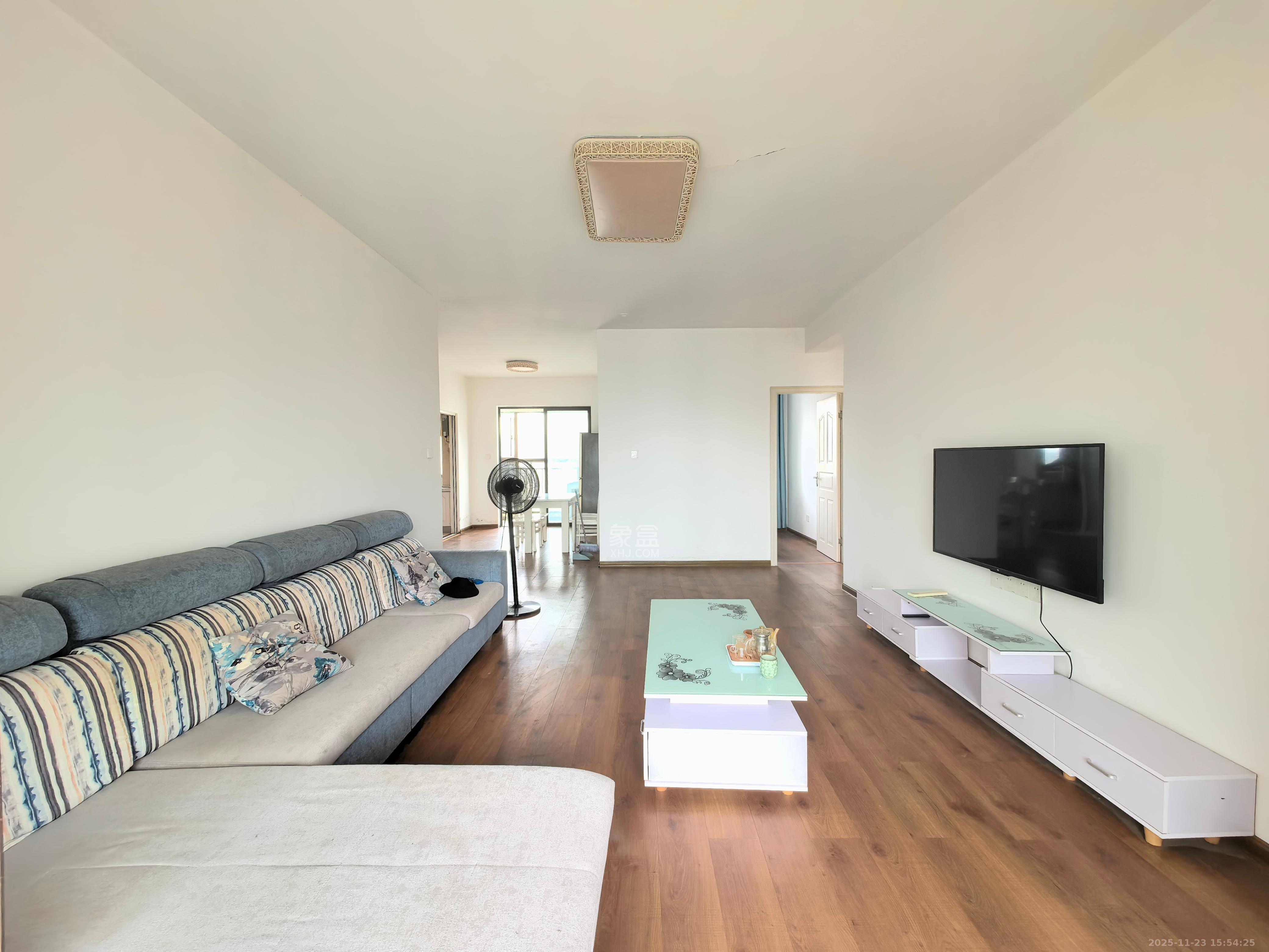 卓越蔚蓝城邦  4室2厅2卫    2300.0元/月室内图