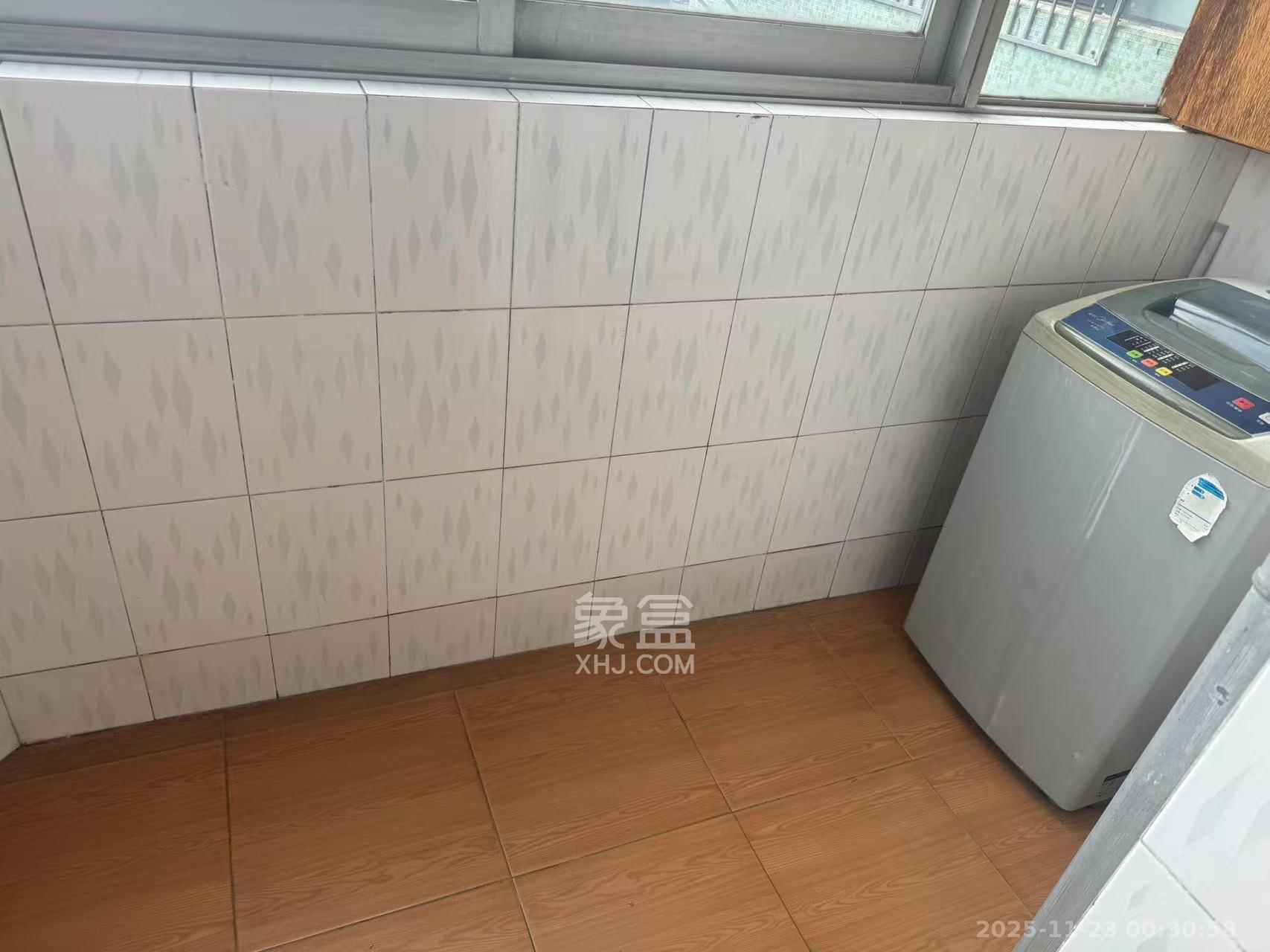 长铁高层  2室1厅1卫    1800.0元/月