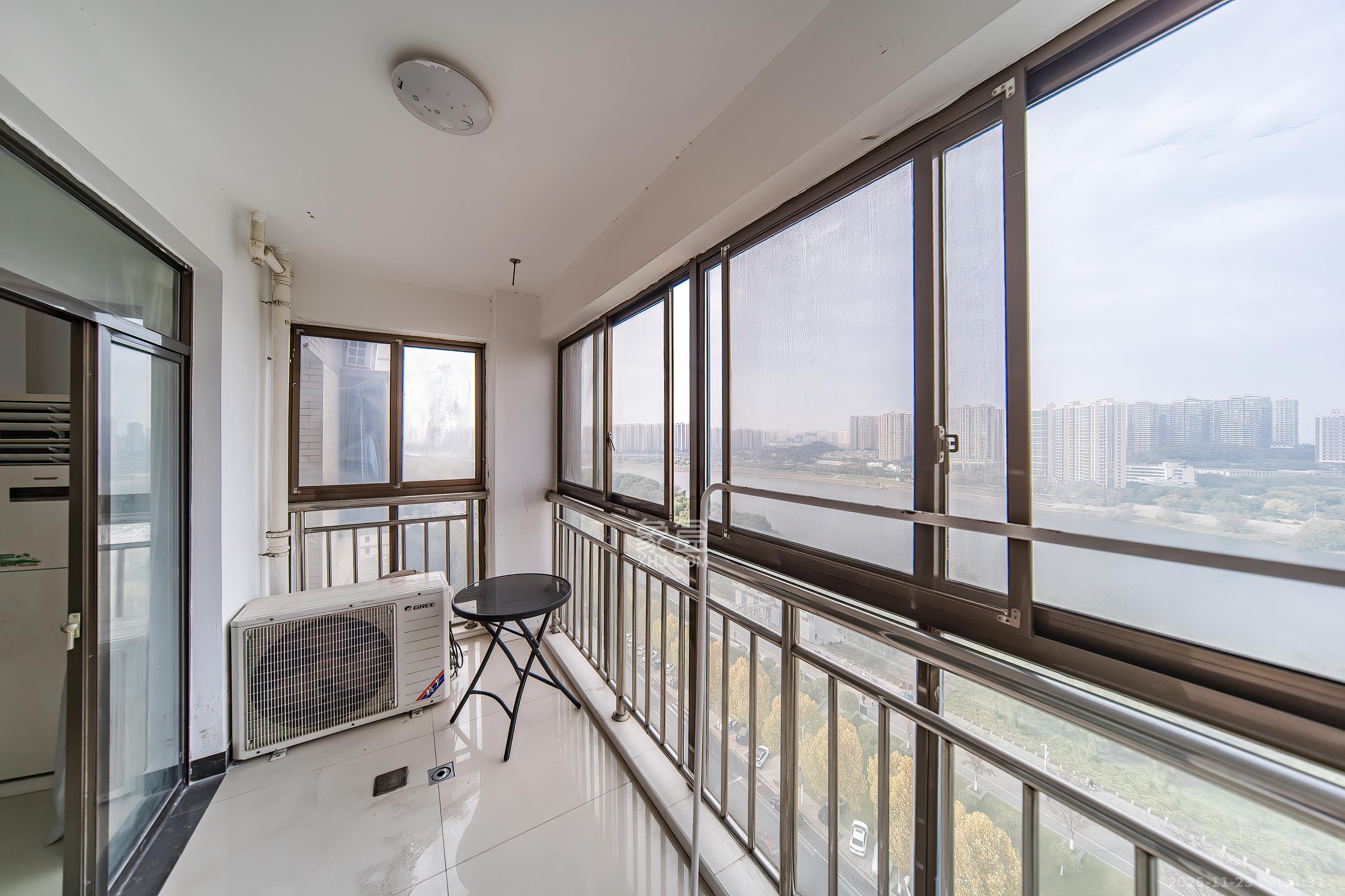 四方水岸(世方水岸) 3室2厅1卫 95.0万 四方水岸(世方水岸) 3室2厅1卫 95.0万阳台