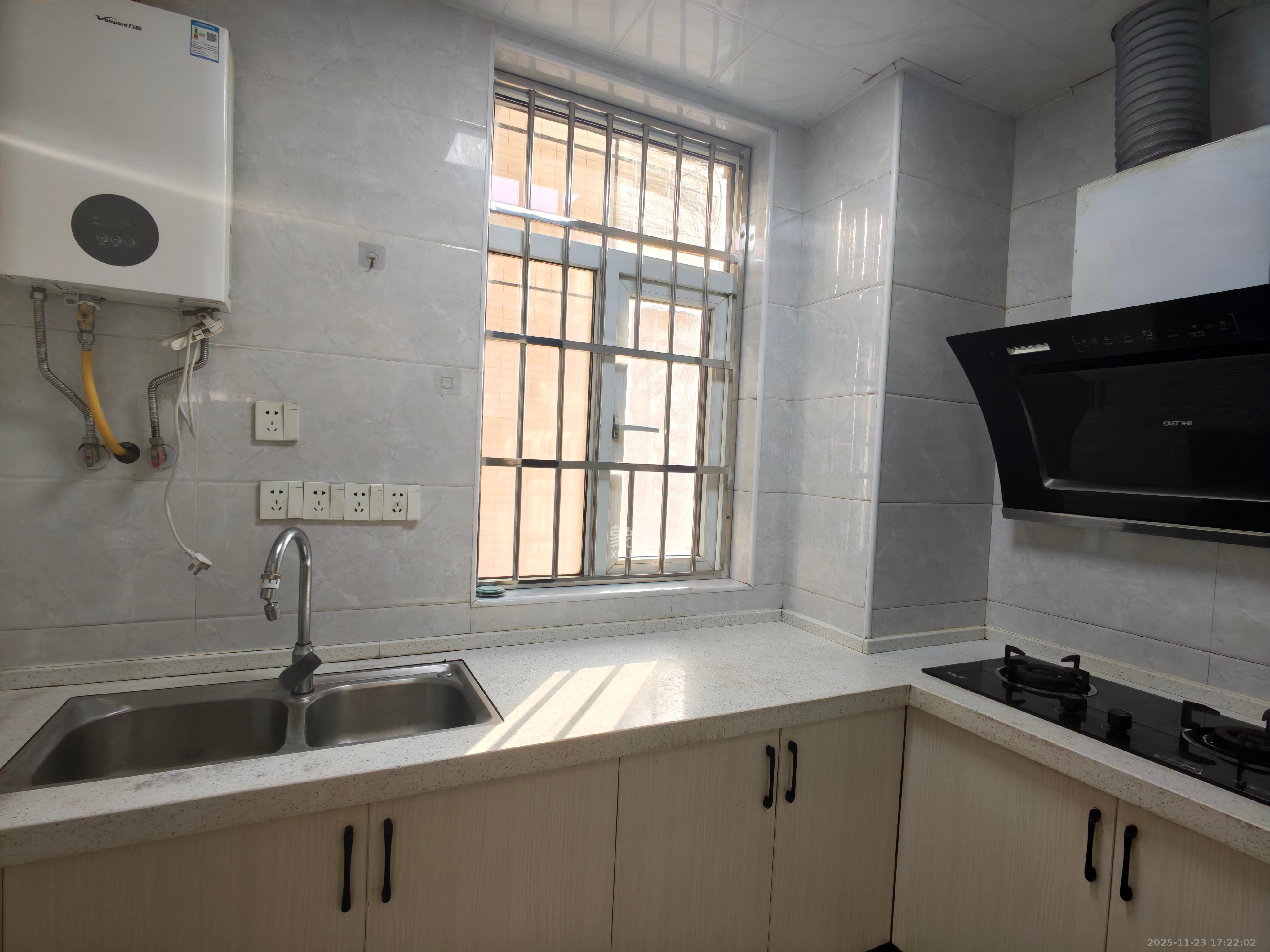 和悦城(蟠龙景苑)  3室2厅1卫    1650.0元/月室内图