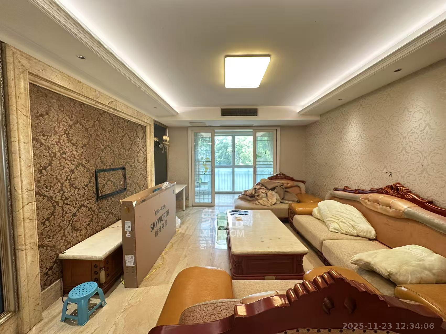 长房东郡  3室2厅2卫    2800.0元/月室内图