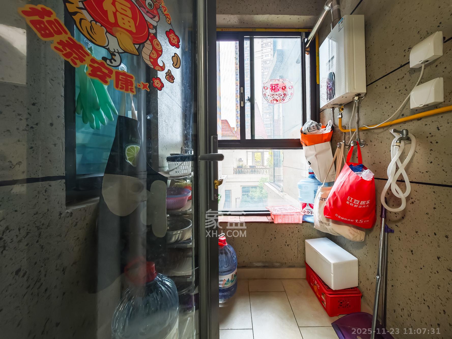 恒大御景天下城一期 3室2厅1卫 65.0万 恒大御景天下城一期 3室2厅1卫 65.0万阳台