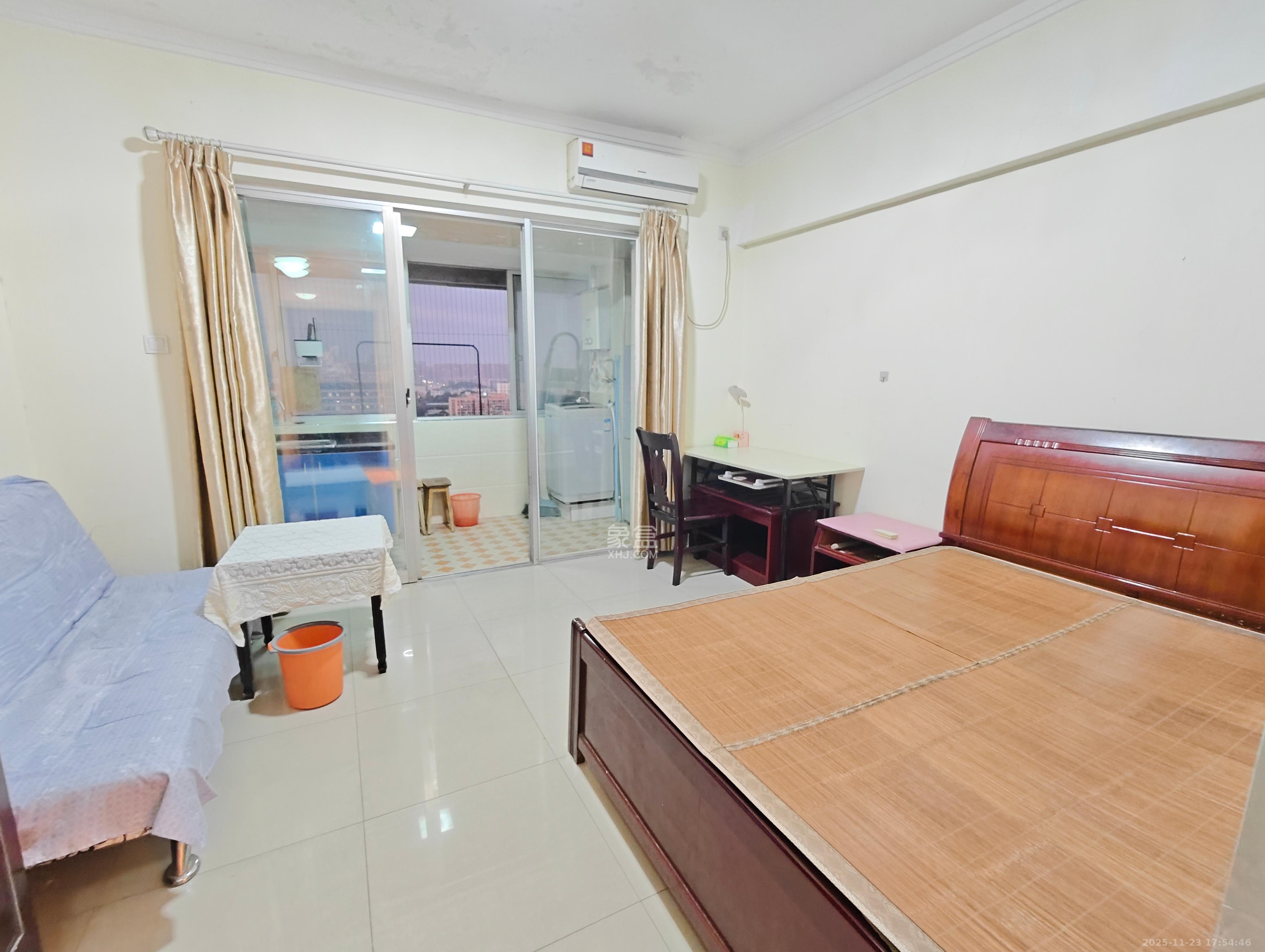 观湖公寓  1室1厅1卫    1500.0元/月室内图