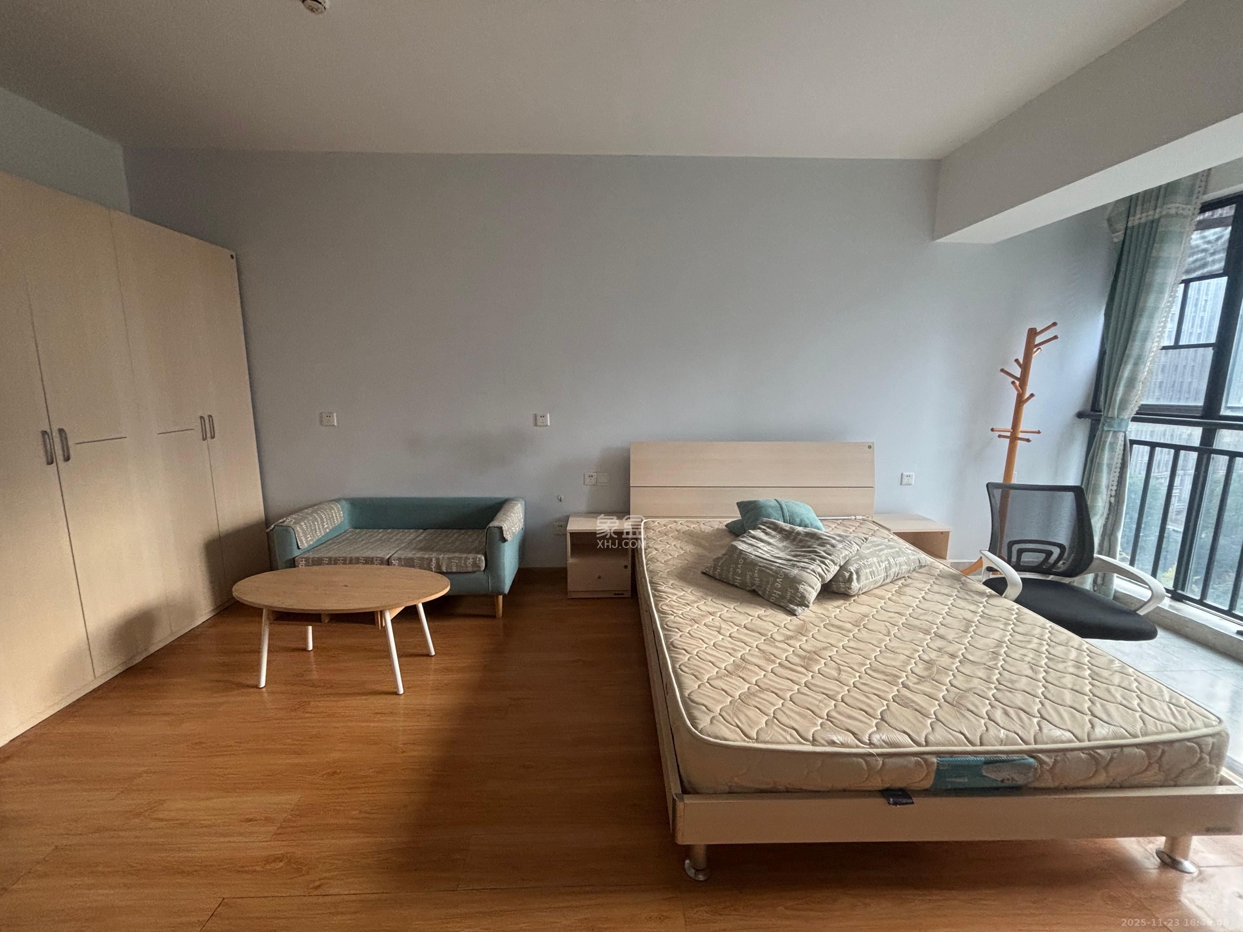 中交里城  1室1厅1卫    1500.0元/月室内图