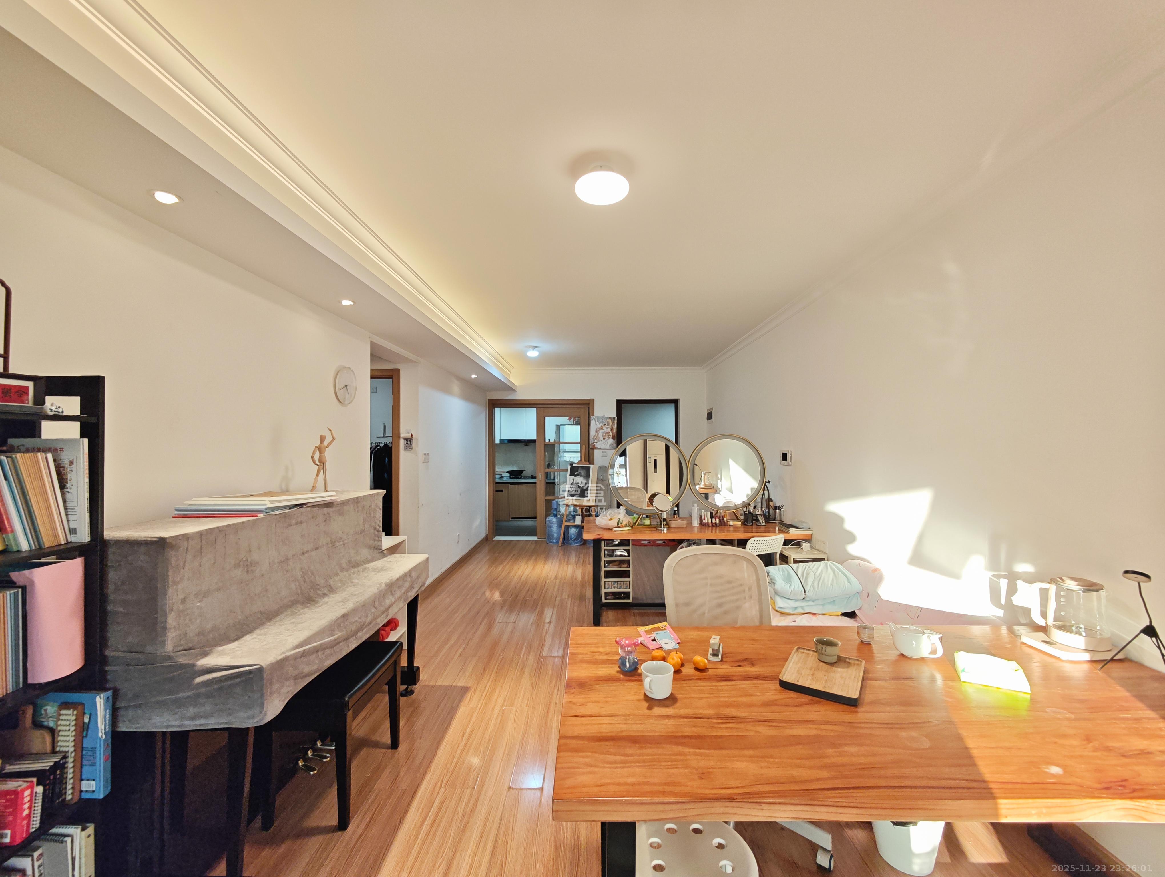 万科魅力之城  3室2厅2卫    100.0万客厅