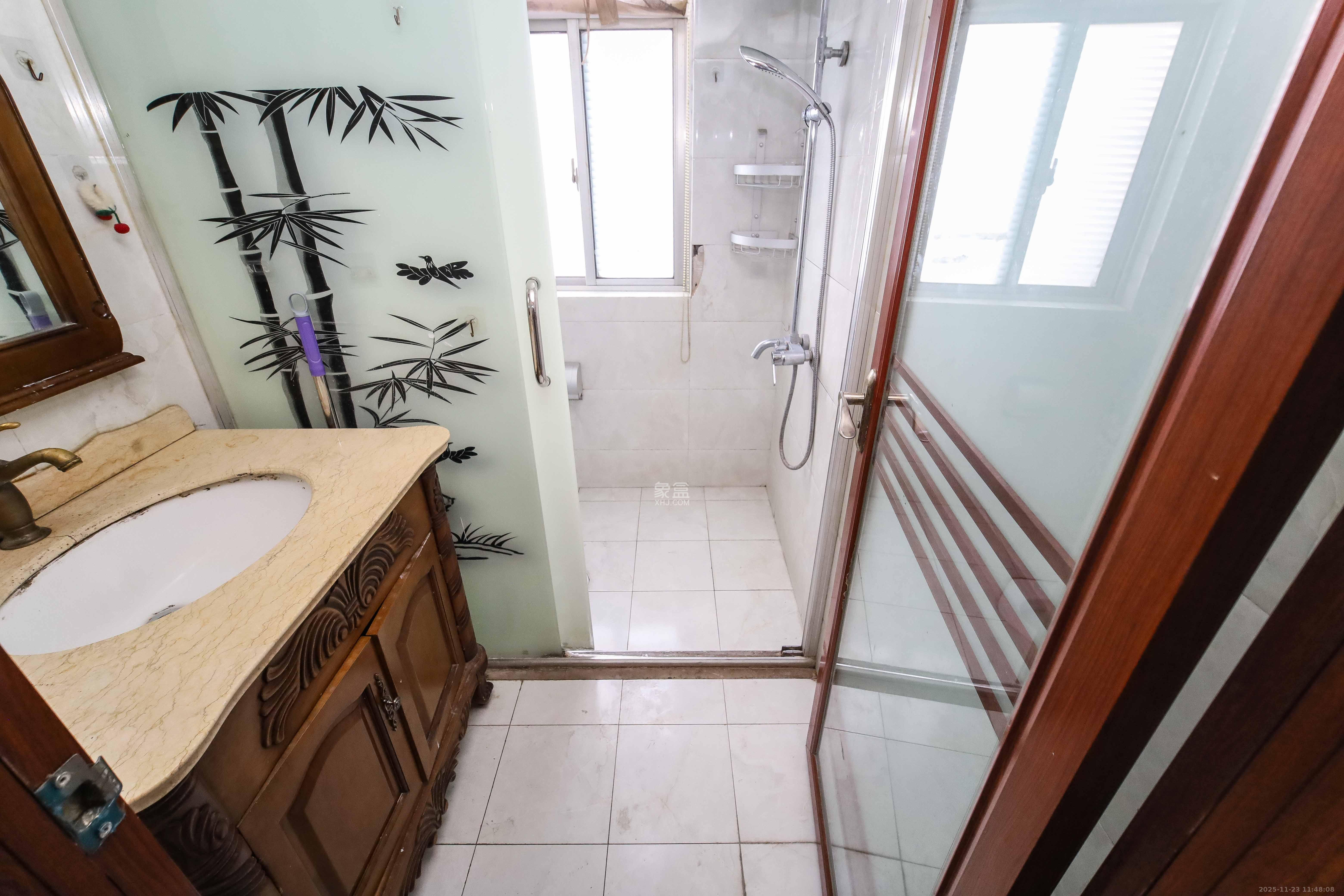 高桥现代商贸城  1室2厅1卫    2000.0元/月室内图