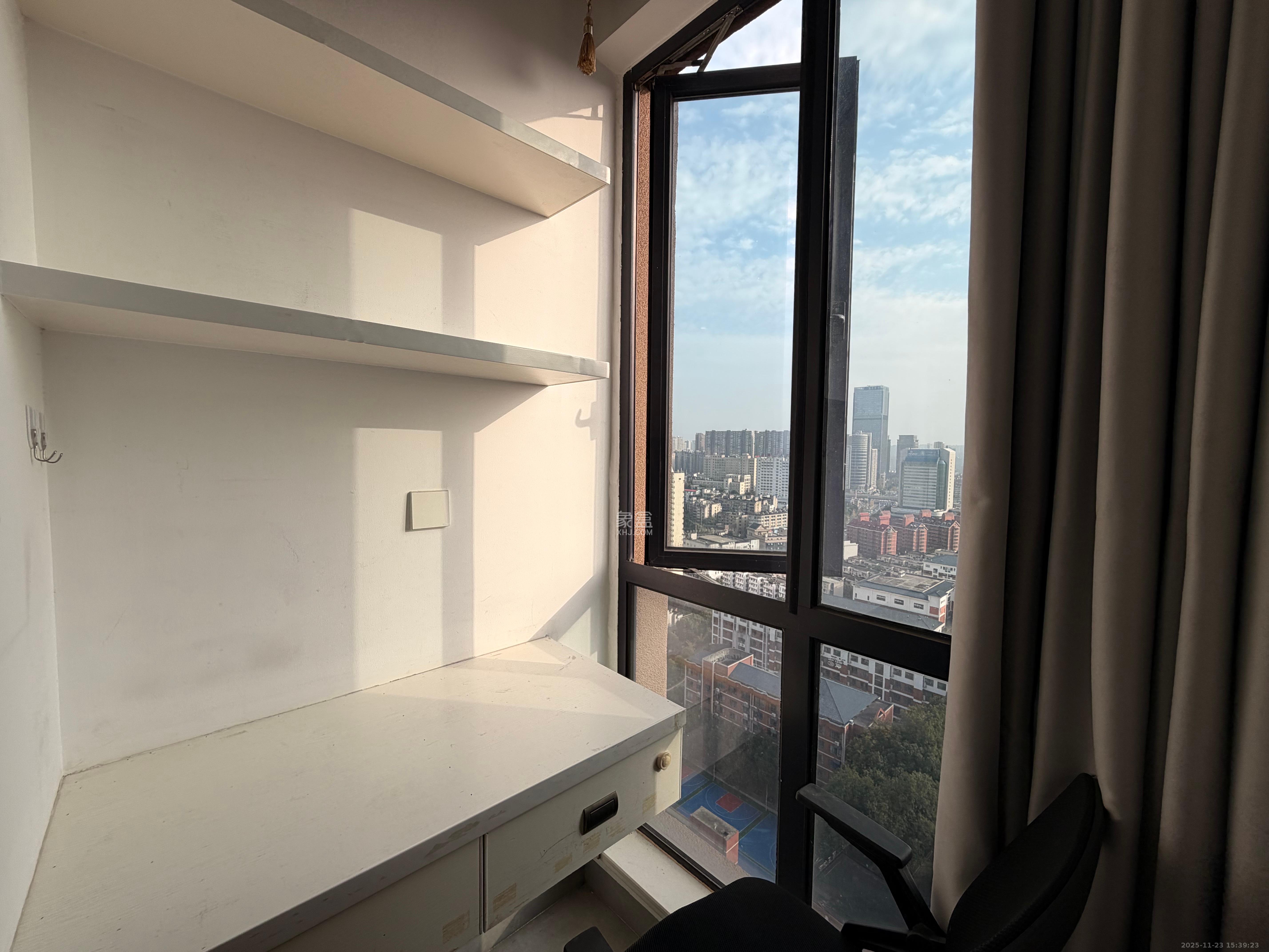 荣悦台 1室1厅1卫 2350.0元/月 荣悦台 1室1厅1卫 2350.0元/月室内图