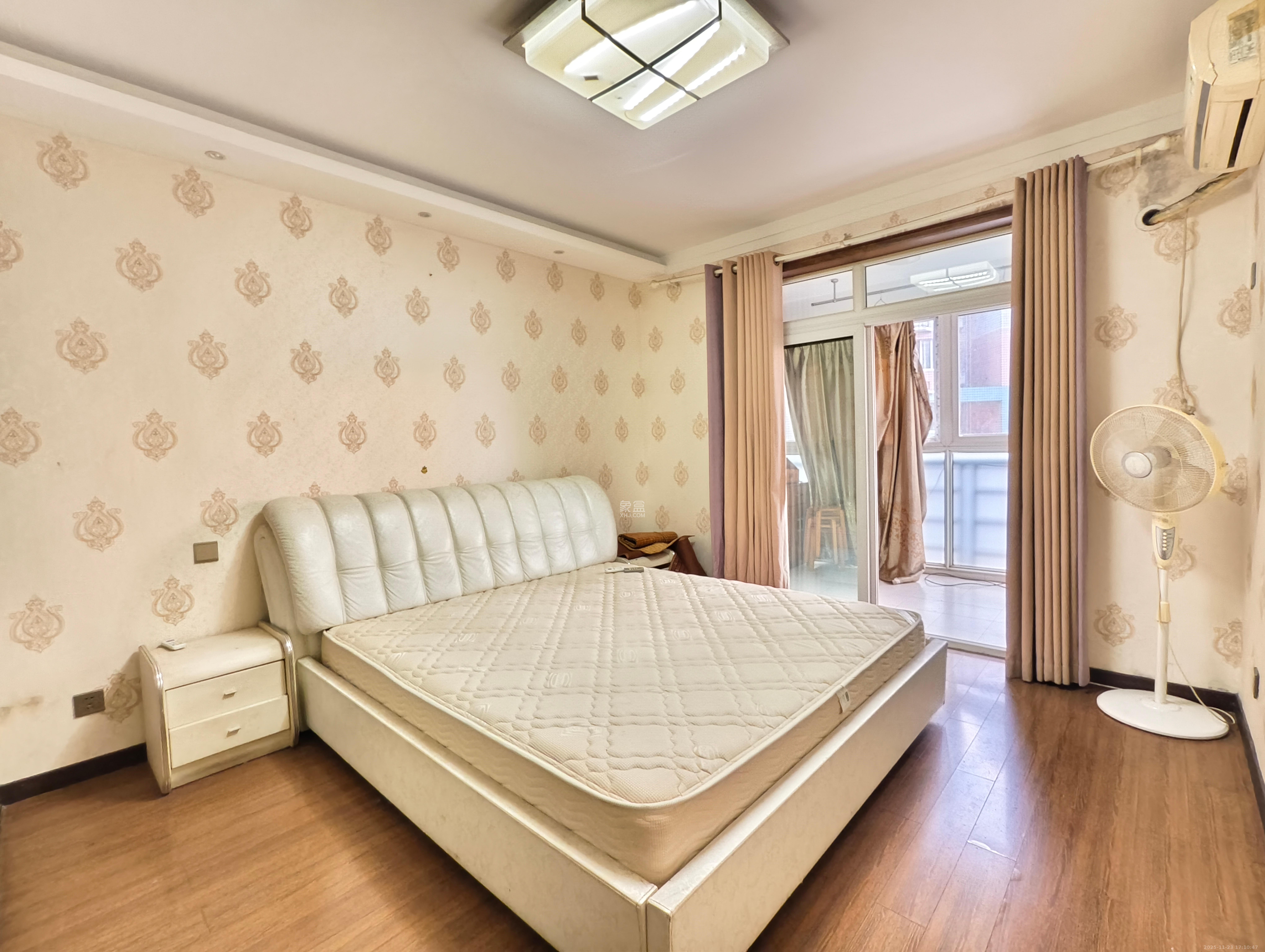 金色山庄  3室2厅2卫    3000.0元/月室内图