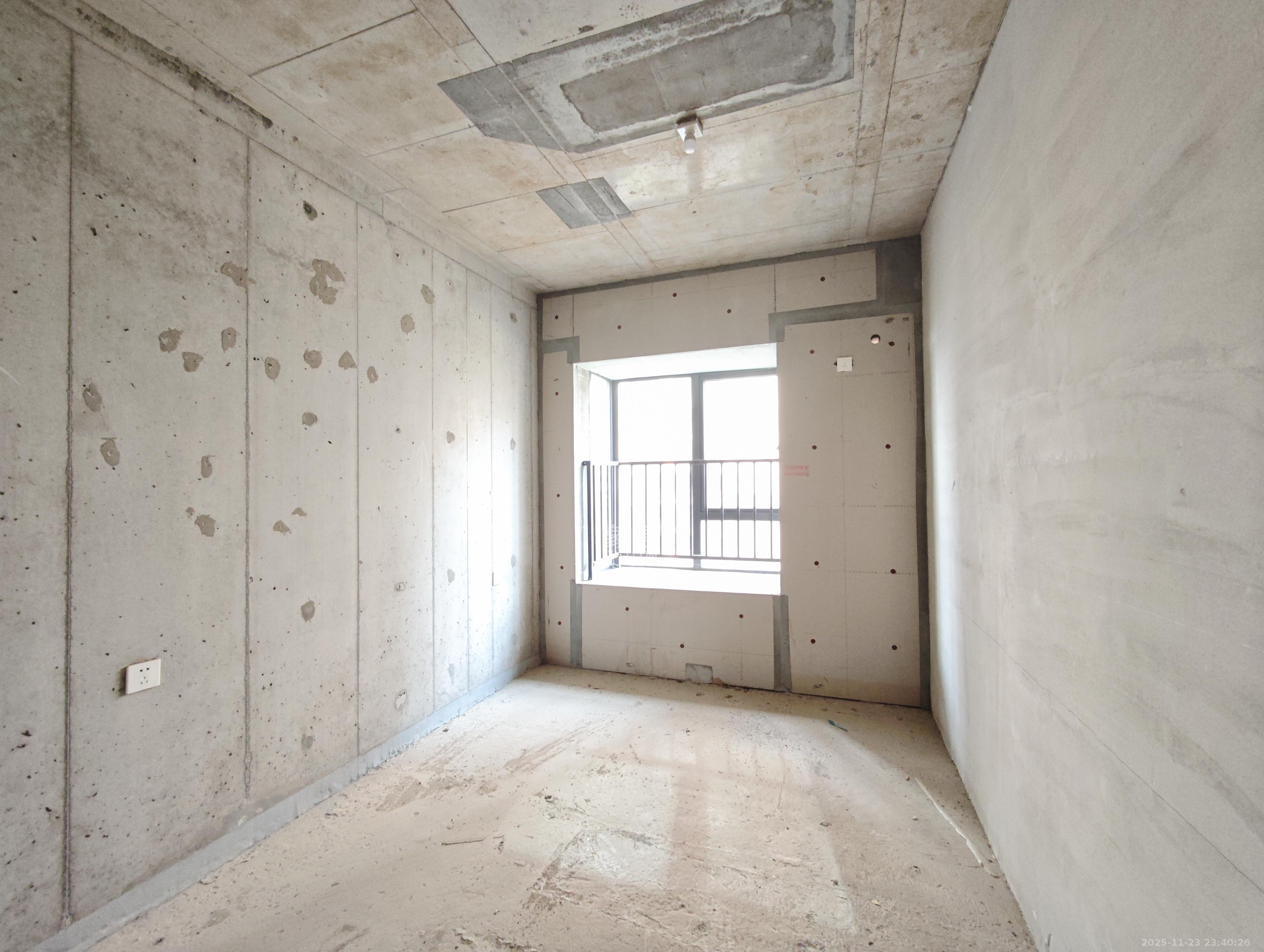 伊景园滨河苑  3室2厅2卫    70.0万卧室