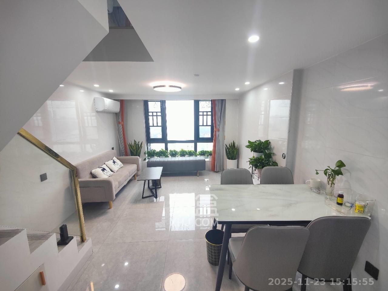 藏珑湖上公馆  1室1厅1卫    2600.0元/月