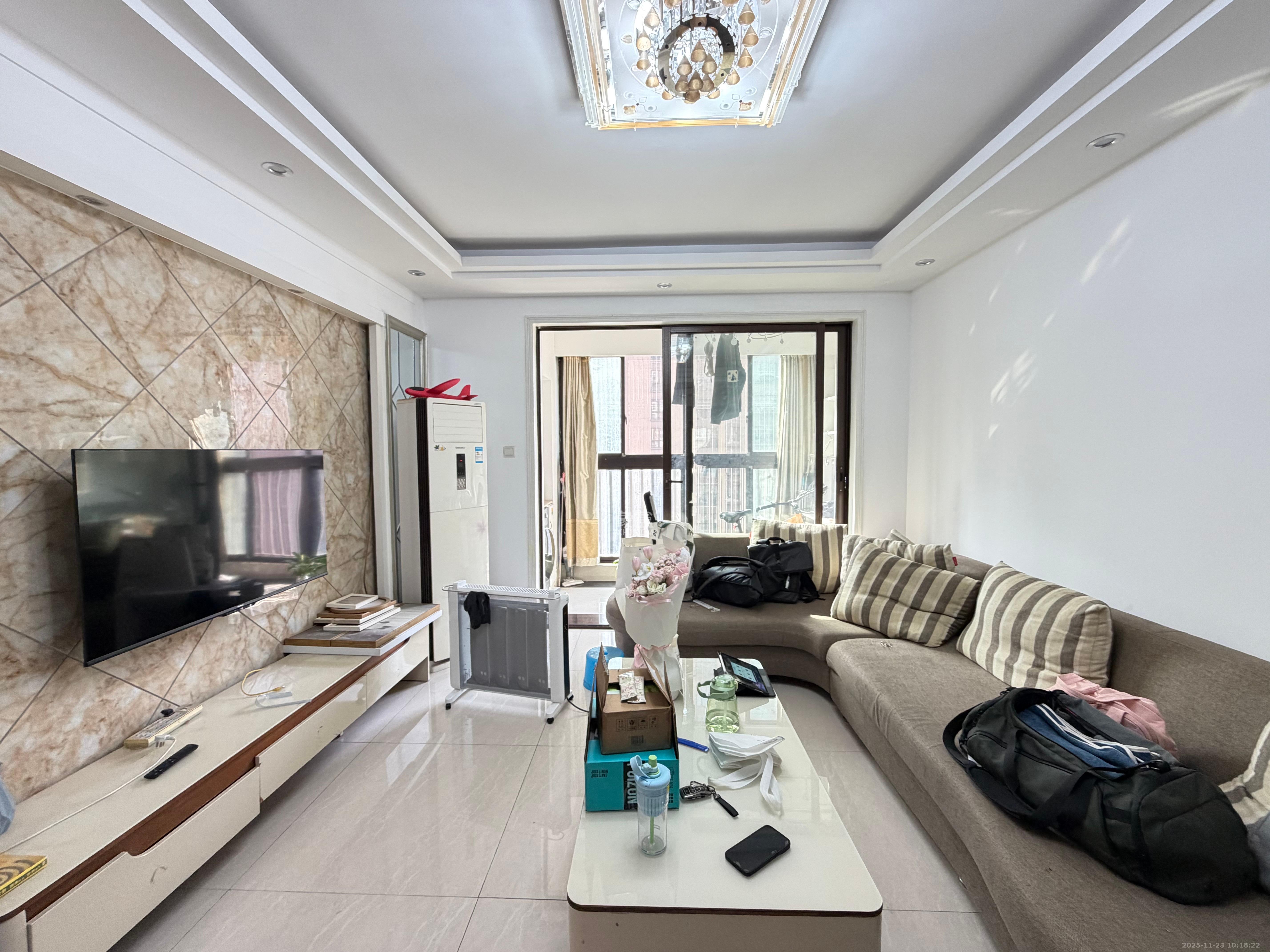 华润凤凰城三期  2室1厅1卫    2000.0元/月