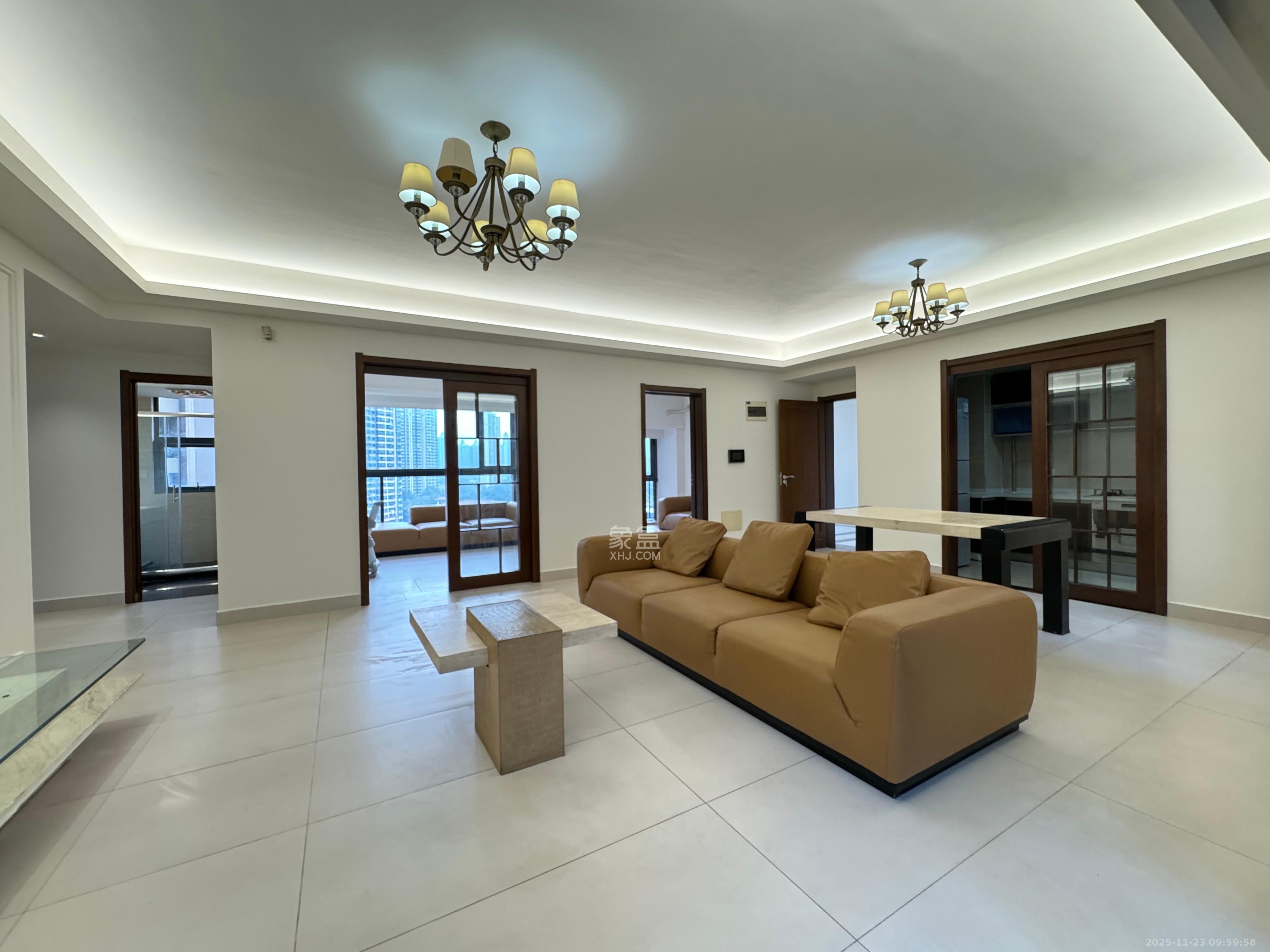 藏珑湖上国际花园  4室2厅2卫    4200.0元/月室内图